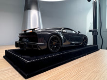 Load image into Gallery viewer, Bugatti Chiron Super Sport 300 - Black Carbon &amp; Orange - 1:18
