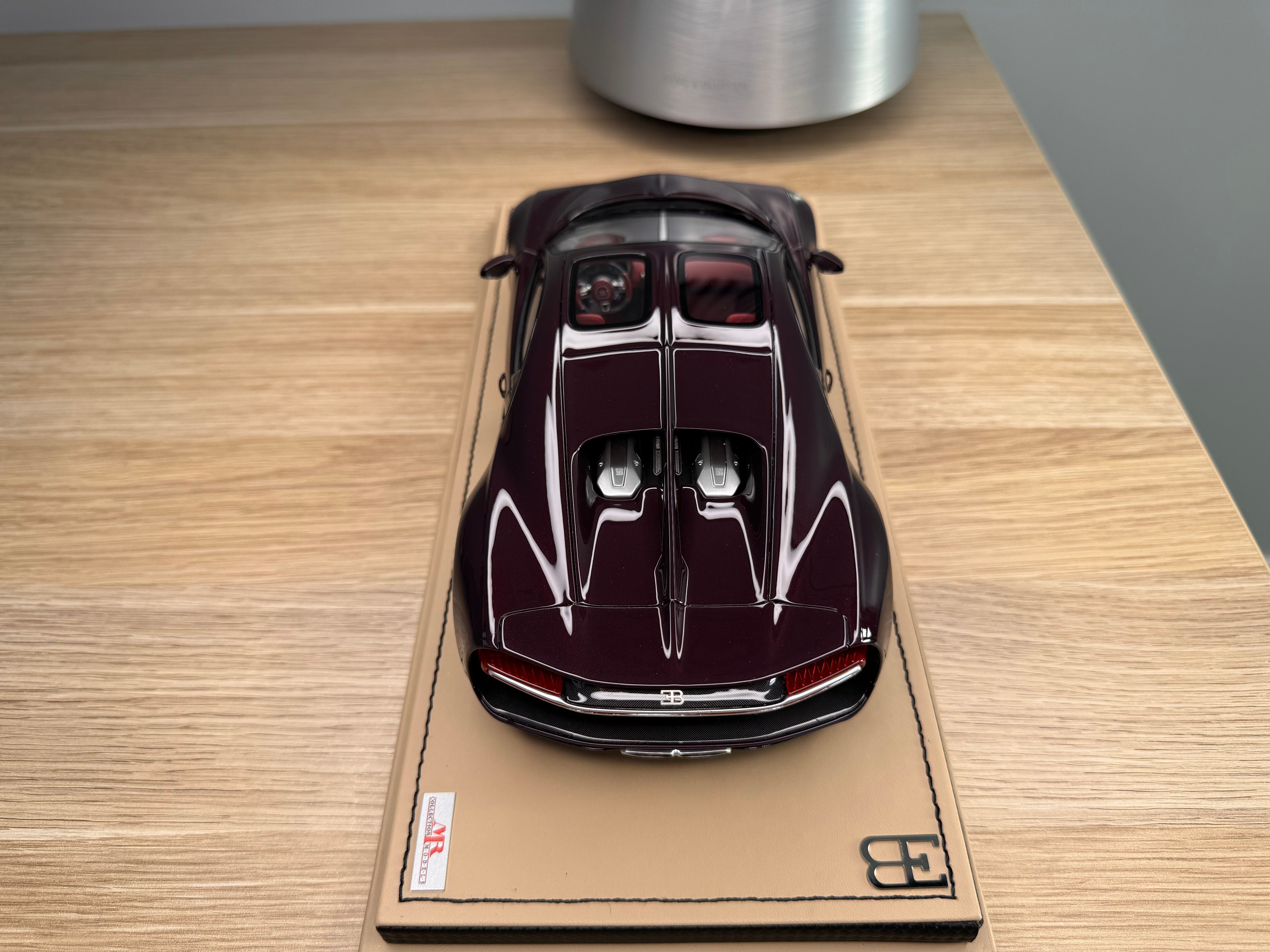 Bugatti Chiron Sky View - Red Carbon / Black - 1:18