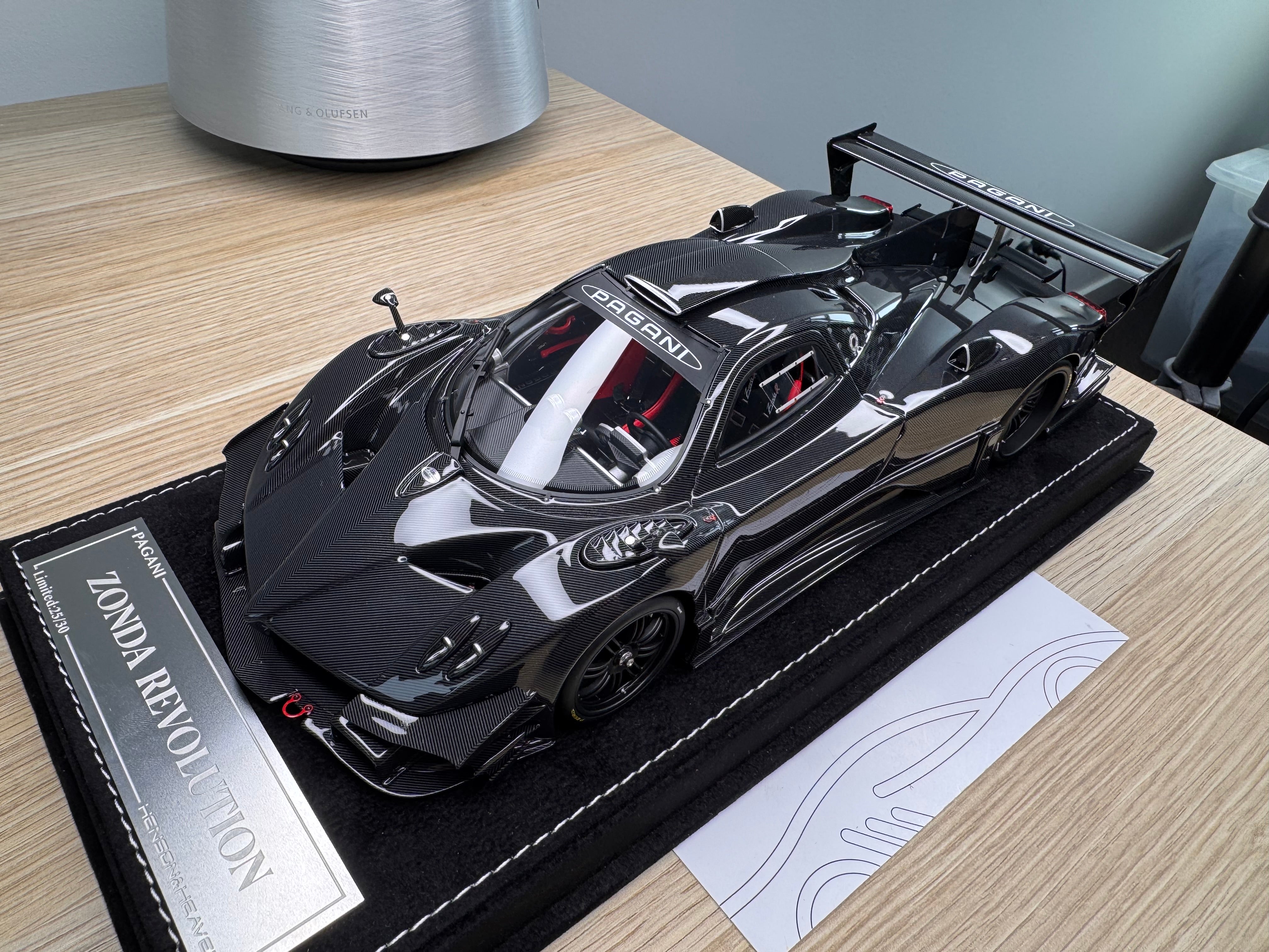Pagani Zonda Revolution - Liquid - 1:18
