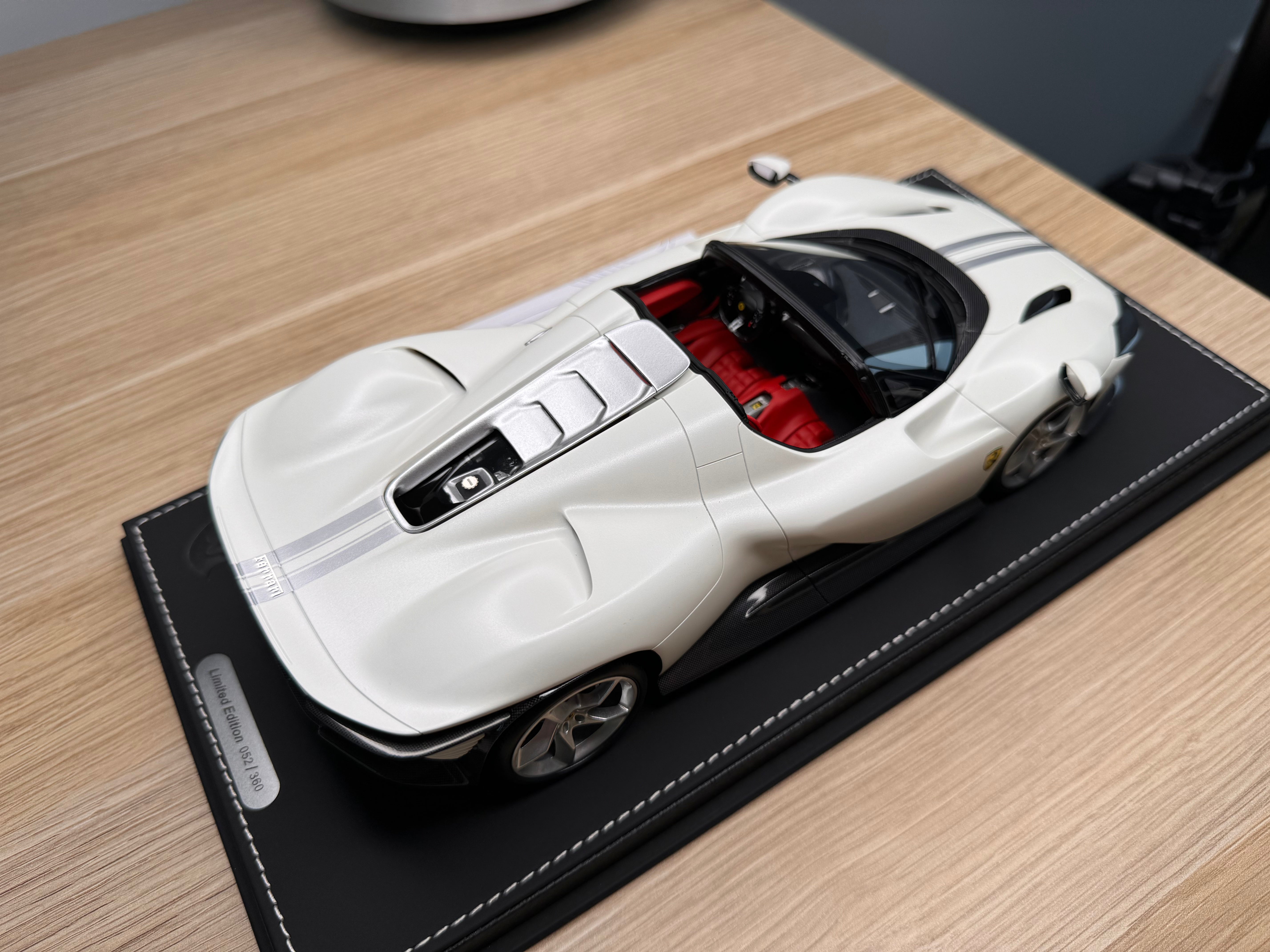 Ferrari Daytona SP3 - BBR Pearl White - 1:18