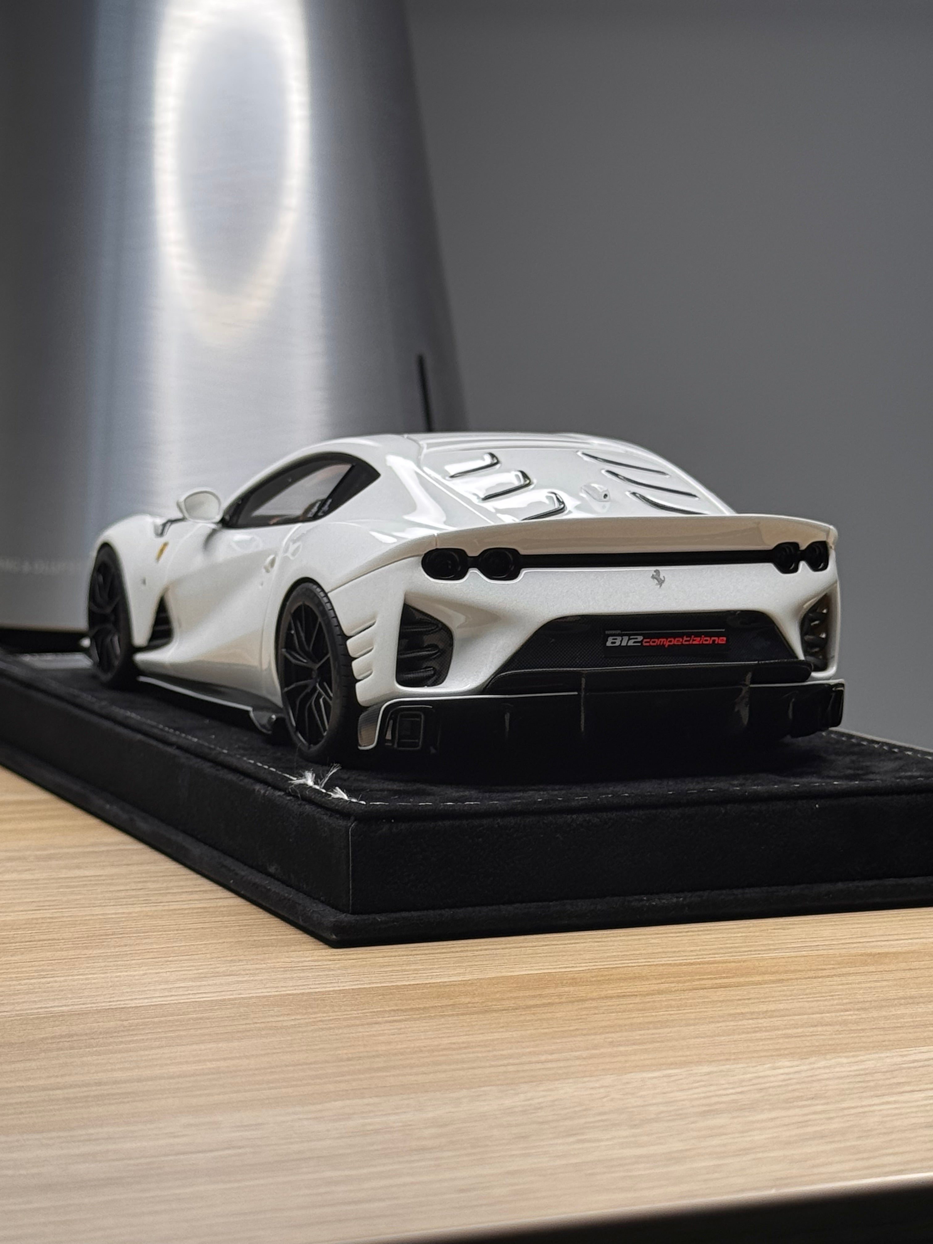 Ferrari 812 Competizione - Arcobaleno Lucido - 1:18
