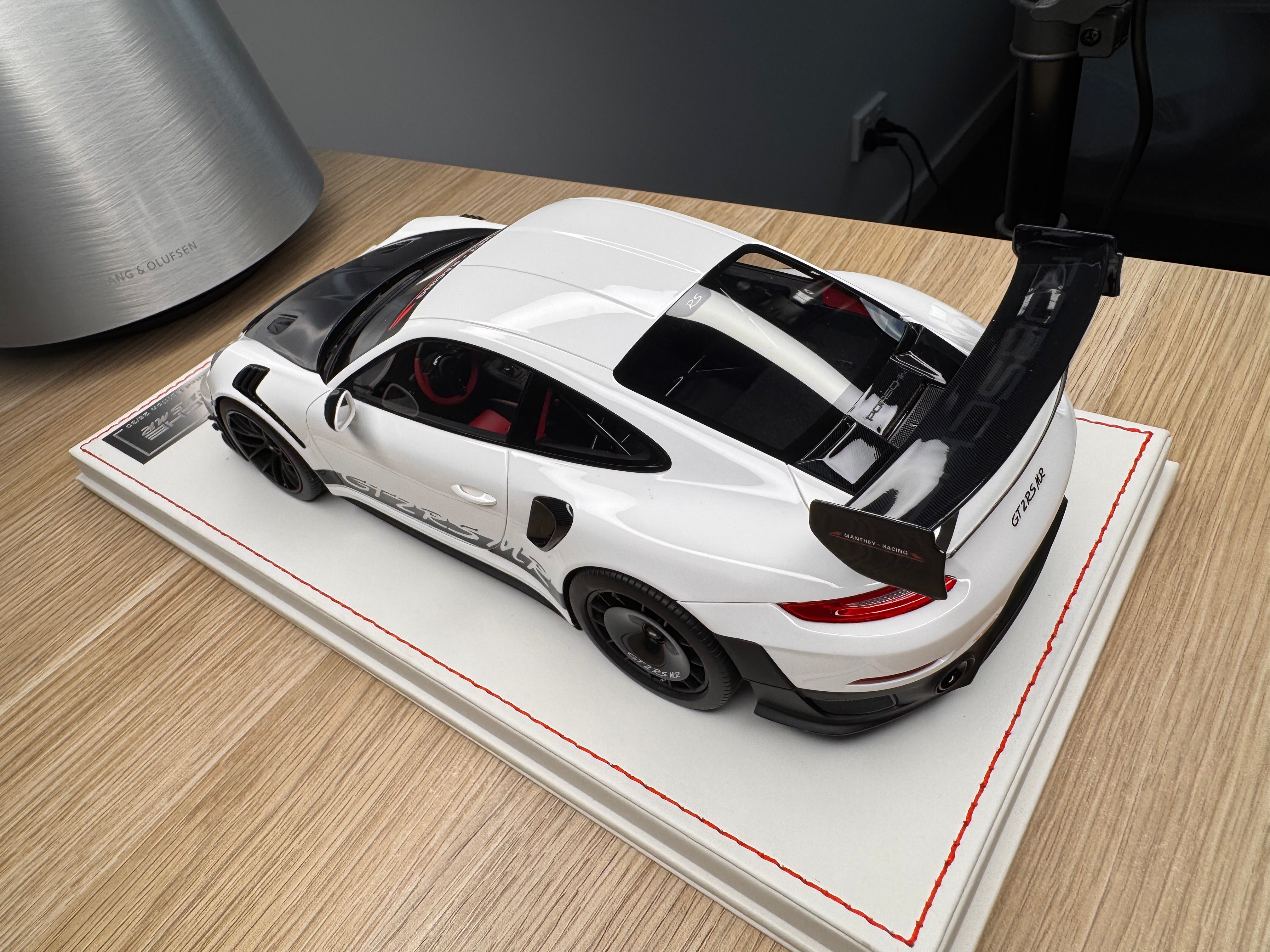 Porsche 911 GT2RSMR - White / Black - 1:18