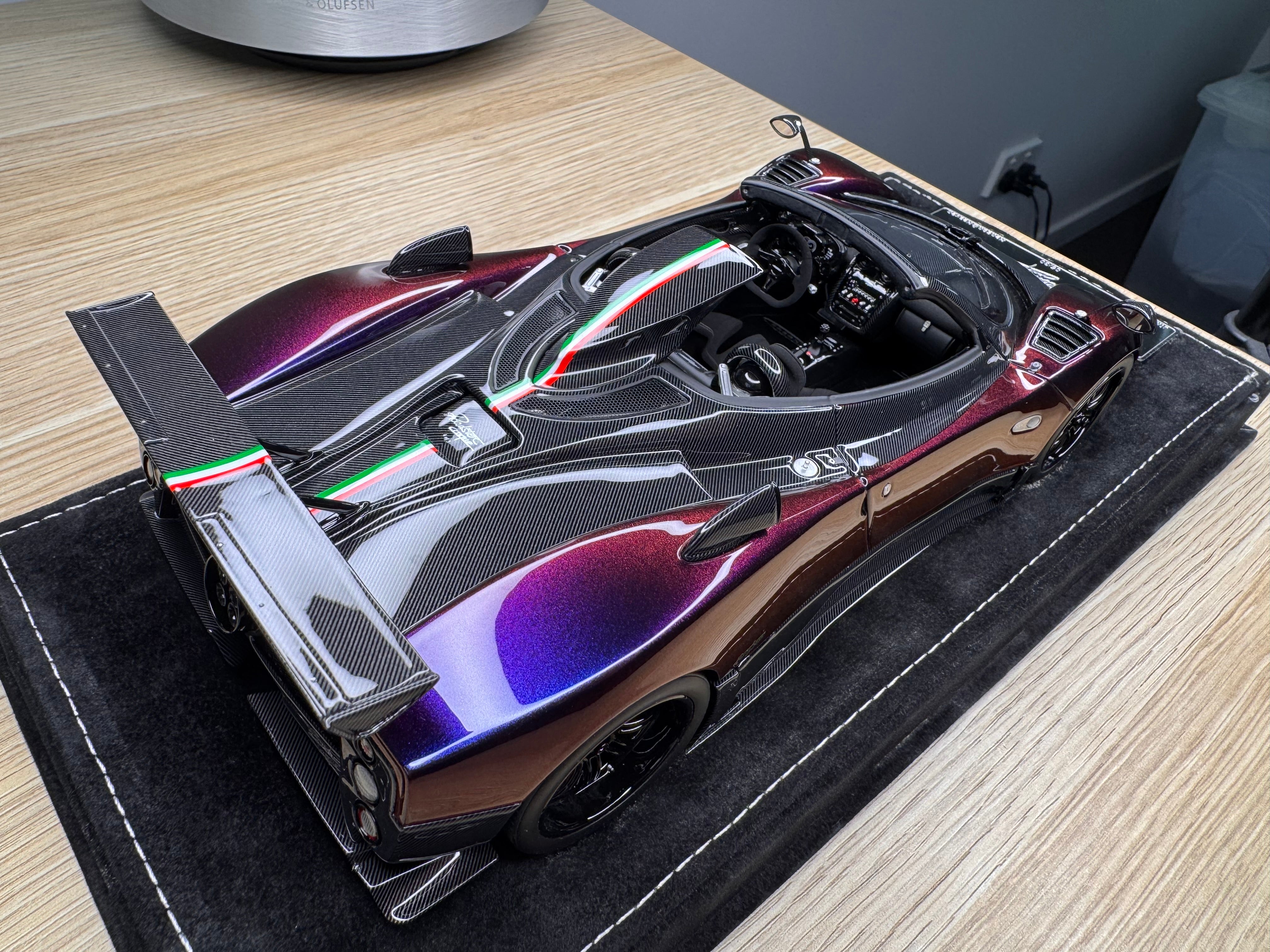 Pagani Zonda Cinque Roadster - Chameleon Purple / Carbon - 1:18