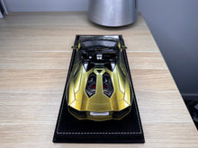 Load image into Gallery viewer, Lamborghini Aventador LP700-4 Roadster - Chameleon Gold - 1:18
