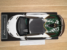 Load image into Gallery viewer, Lamborghini Aventador SVJ - Bianco Aether / Verde Hydra - 1:18
