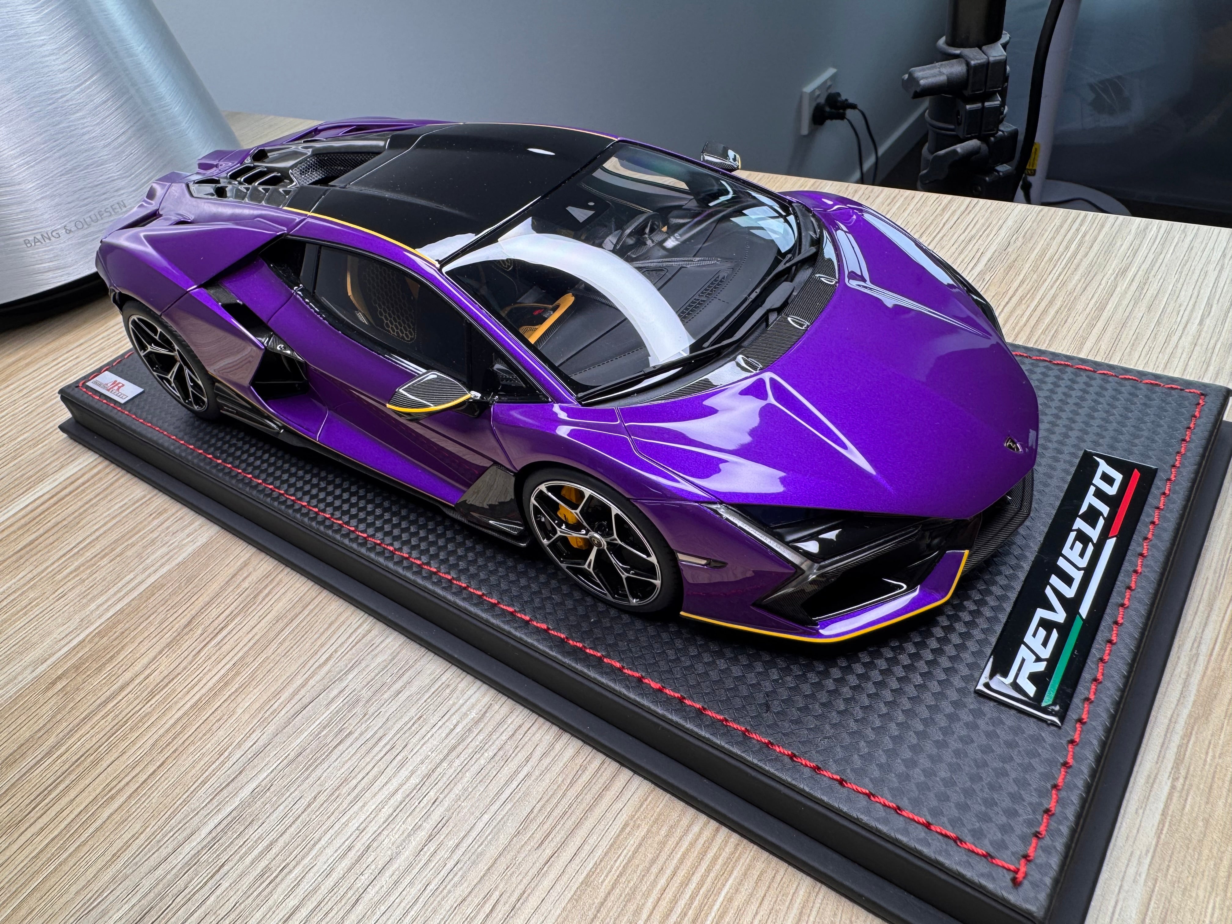 Lamborghini Revuelto - Viola Pasifae with yellow livery - 1:18