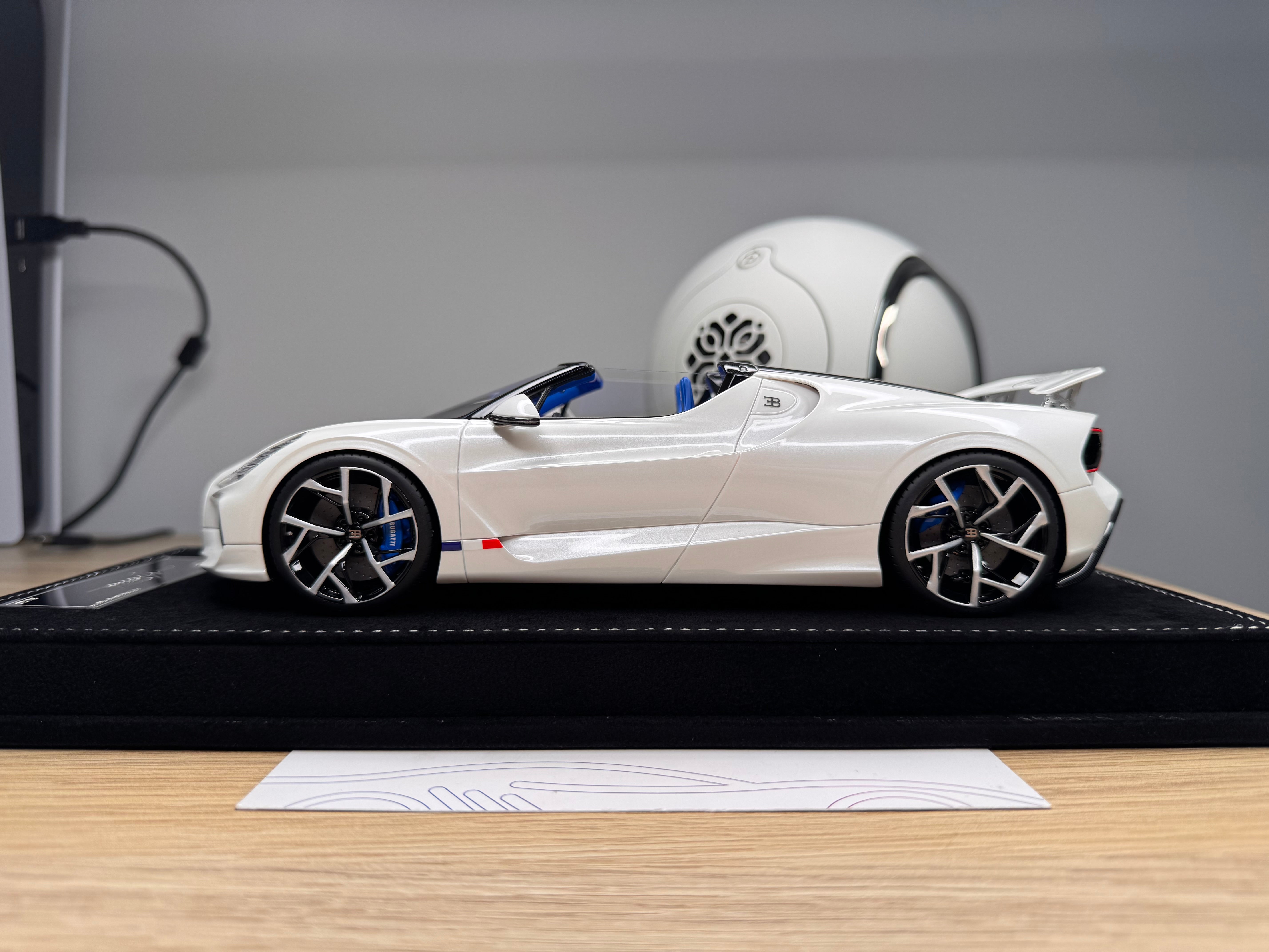 Bugatti Mistral - Pearl White - 1:18