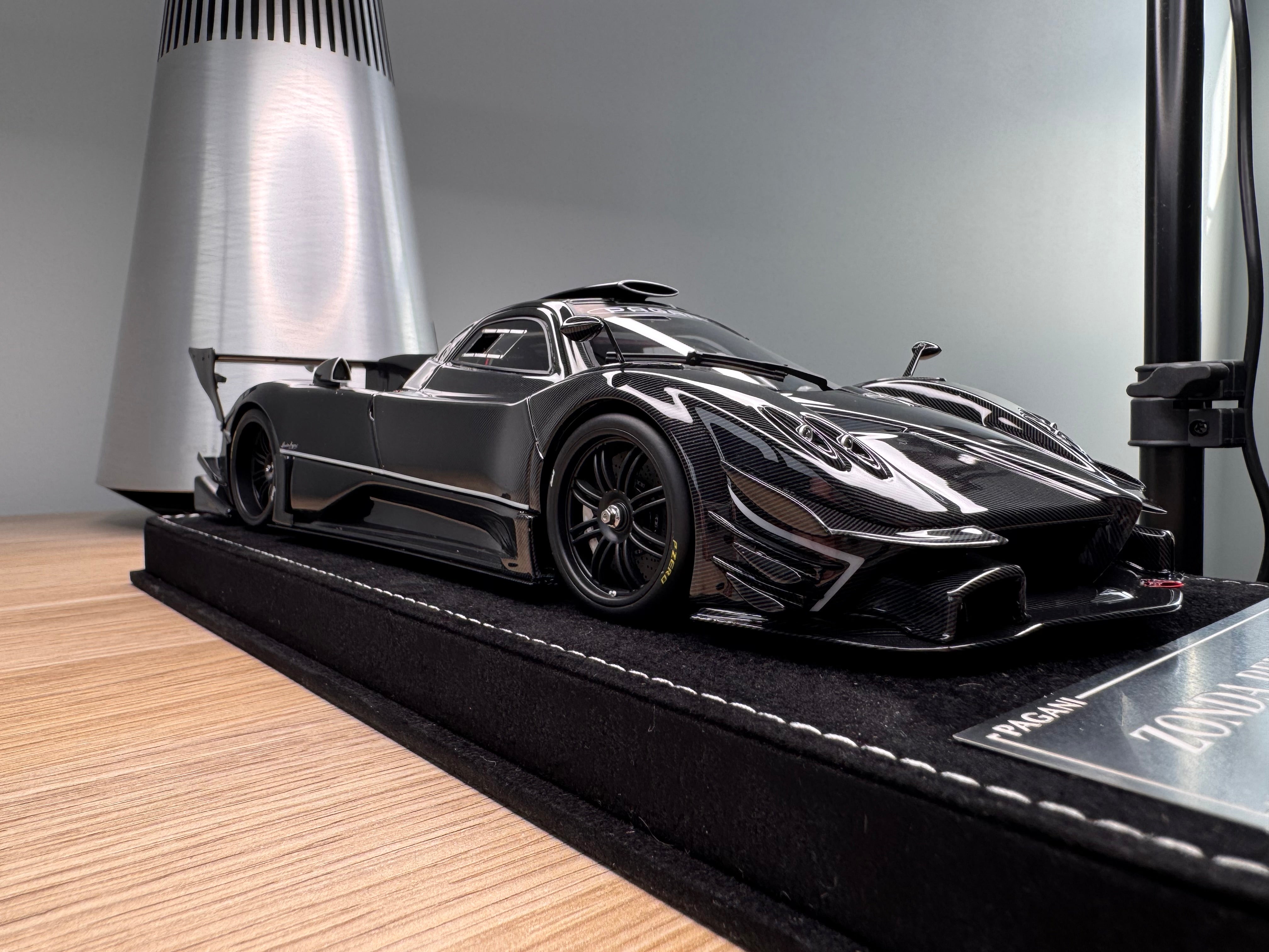Pagani Zonda Revolution - Liquid - 1:18