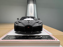 Load image into Gallery viewer, Bugatti Divo - black carbon (matte) - 1:18
