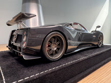 Load image into Gallery viewer, Pagani Zonda F hard top - Black Carbon - 1:18
