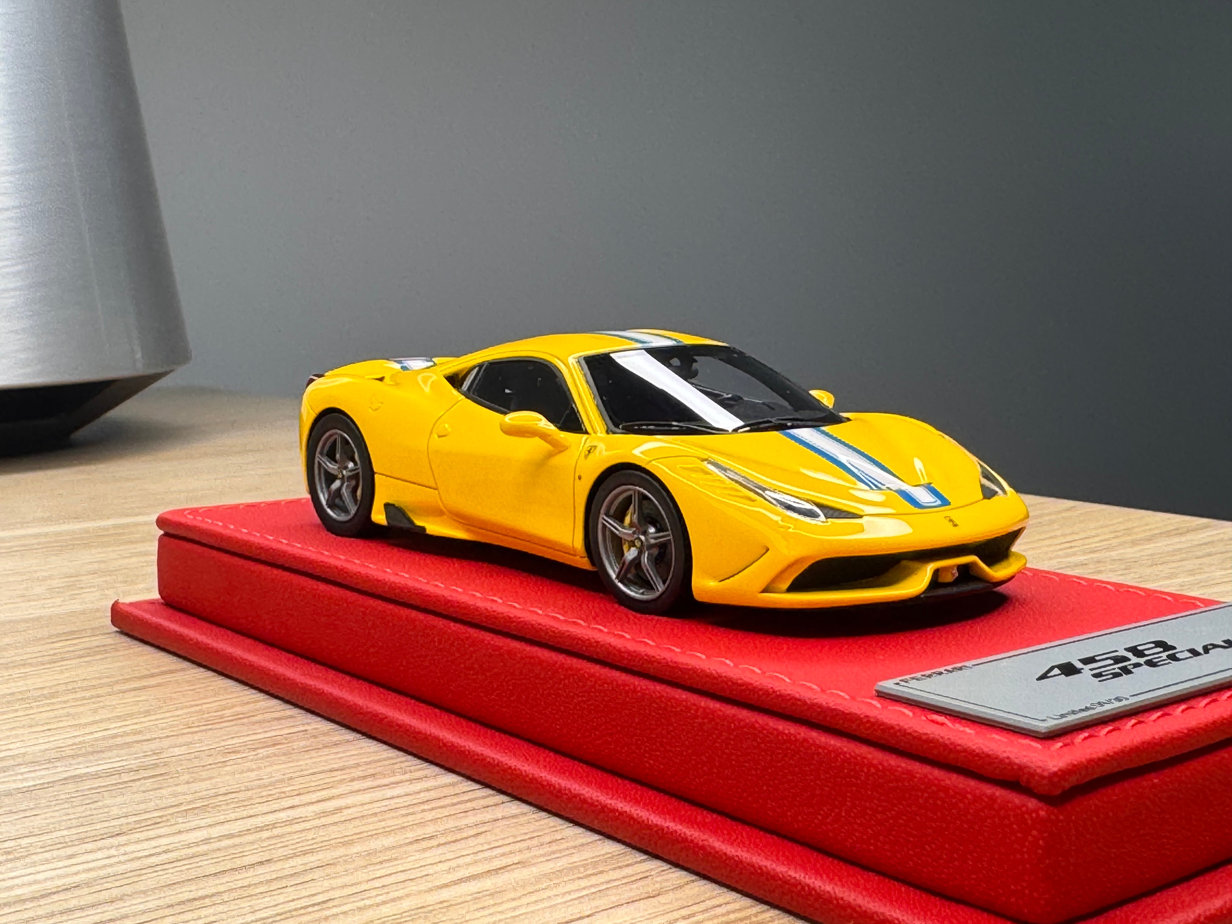 Ferrari 458 Speciale - Giallo Modena - 1:43