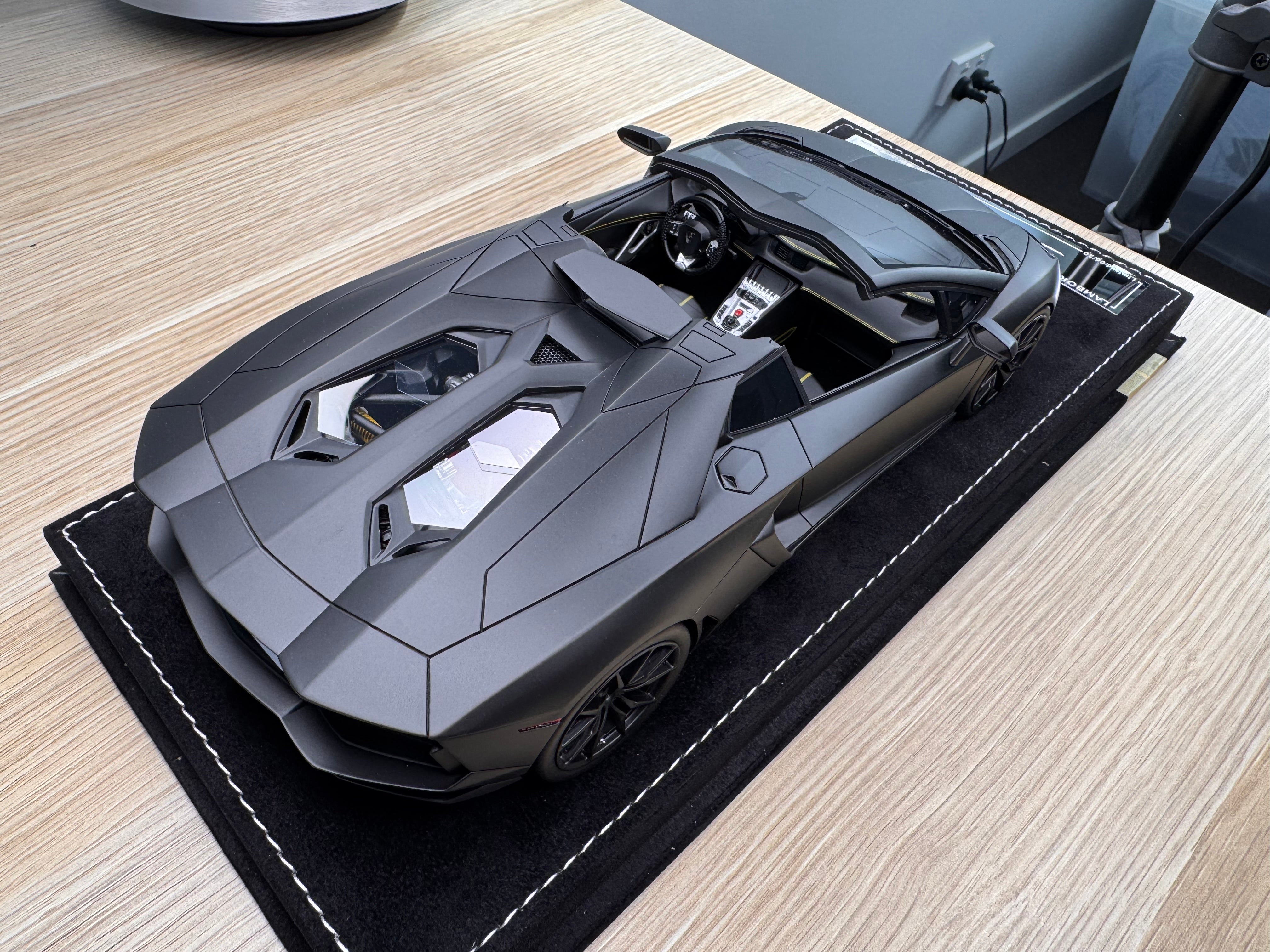 Lamborghini Aventador LP700-4 Roadster - Matte Black - 1:18