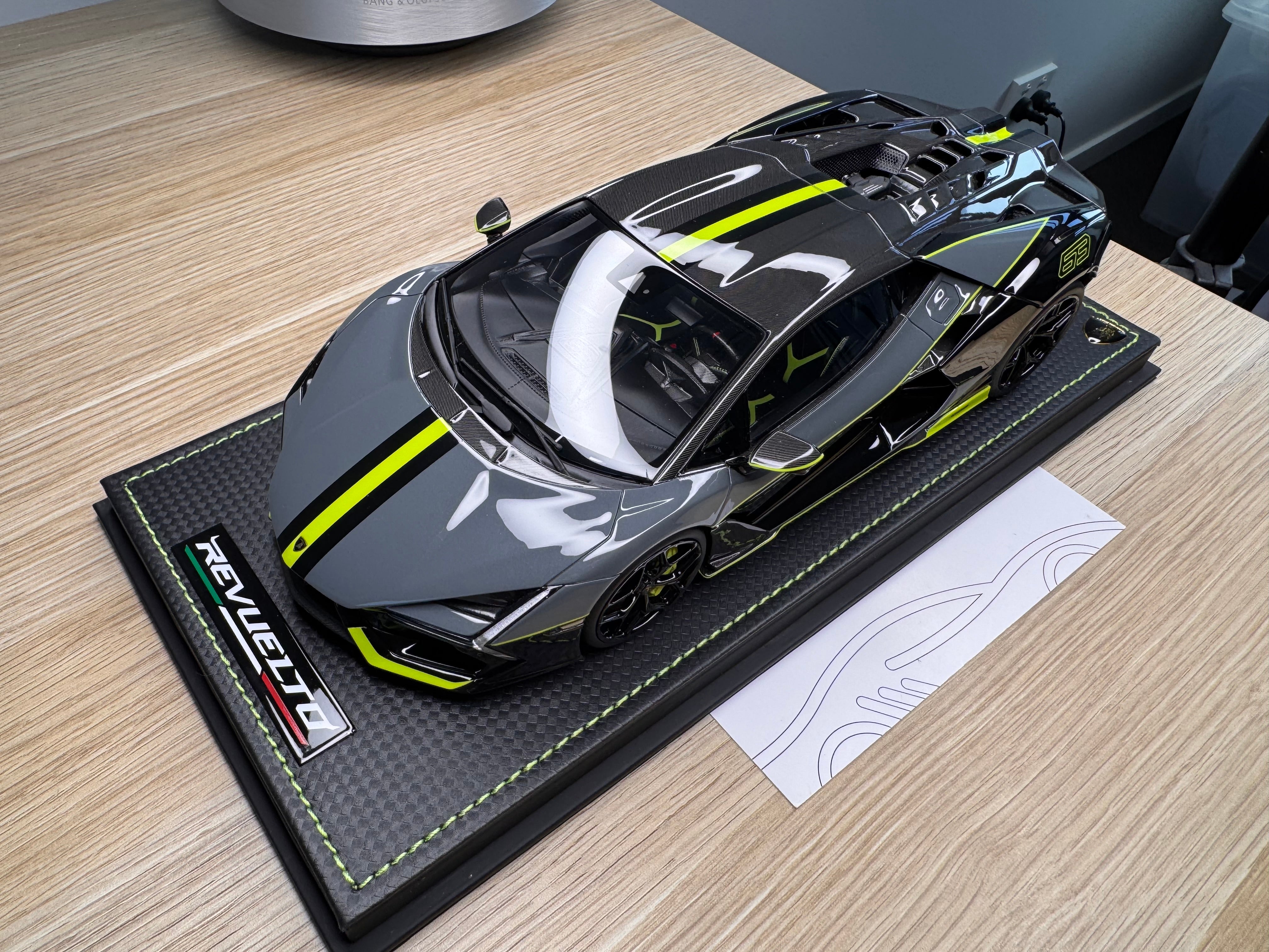 Lamborghini Revuelto - Grigio Telesto with Nero Noctis / Verde Scandal Livery - 1:18