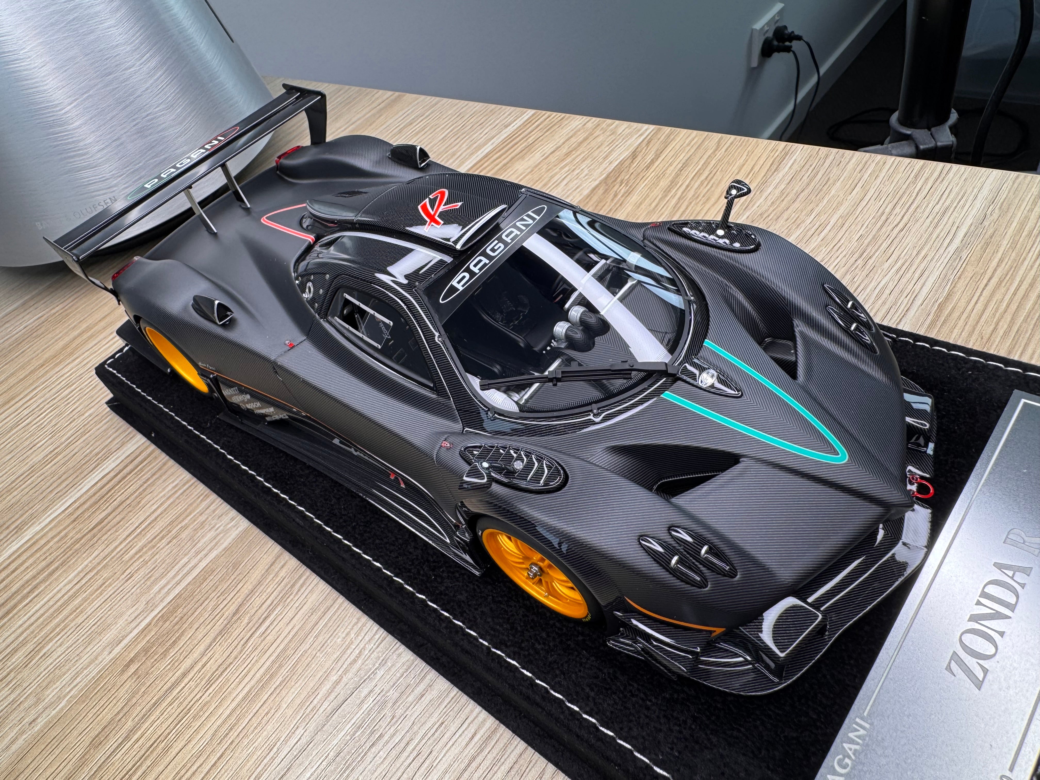 Pagani Zonda R - Matte Black Carbon - 1:18