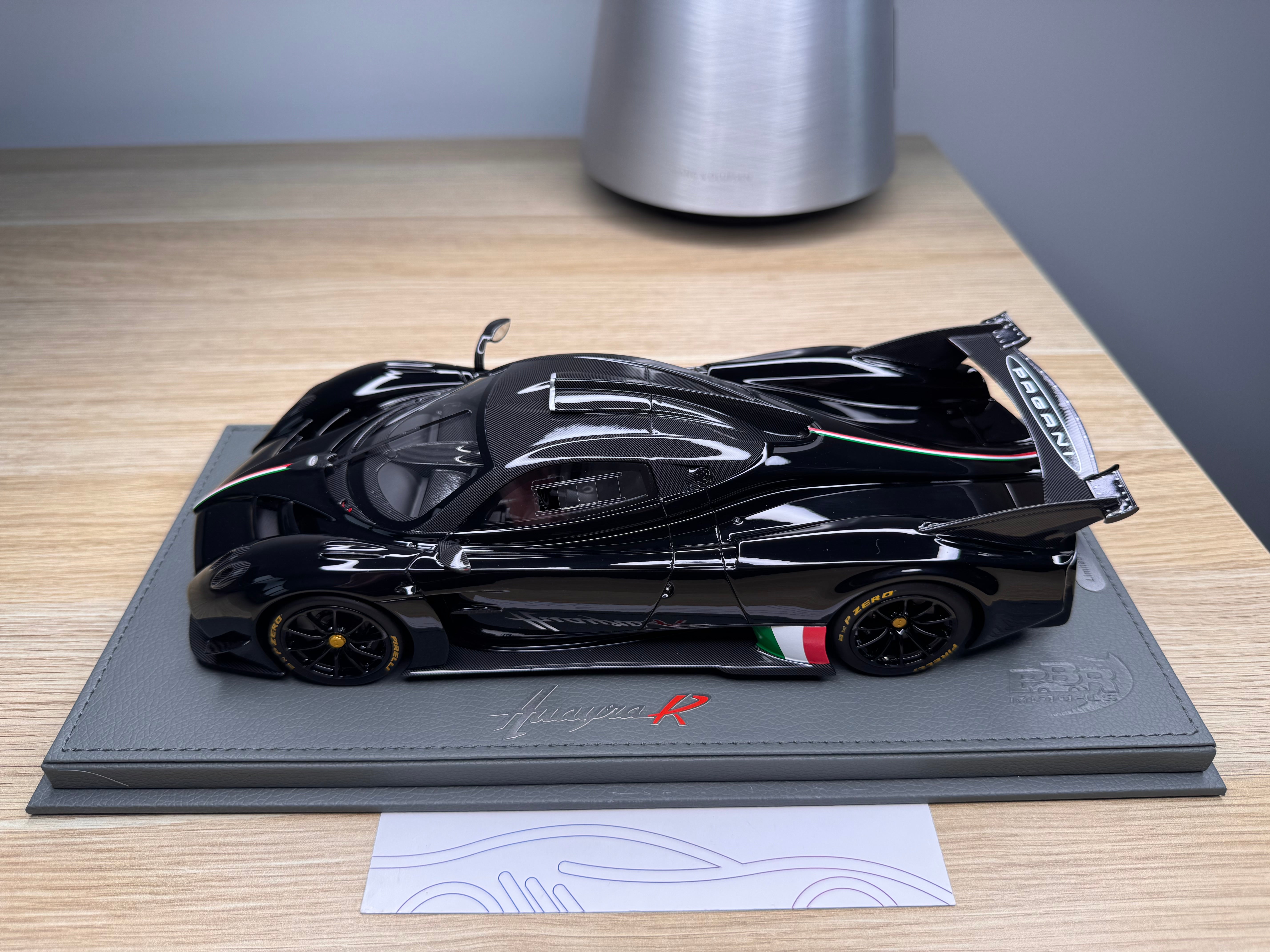 Pagani Huayra R - Gloss Black - 1:18
