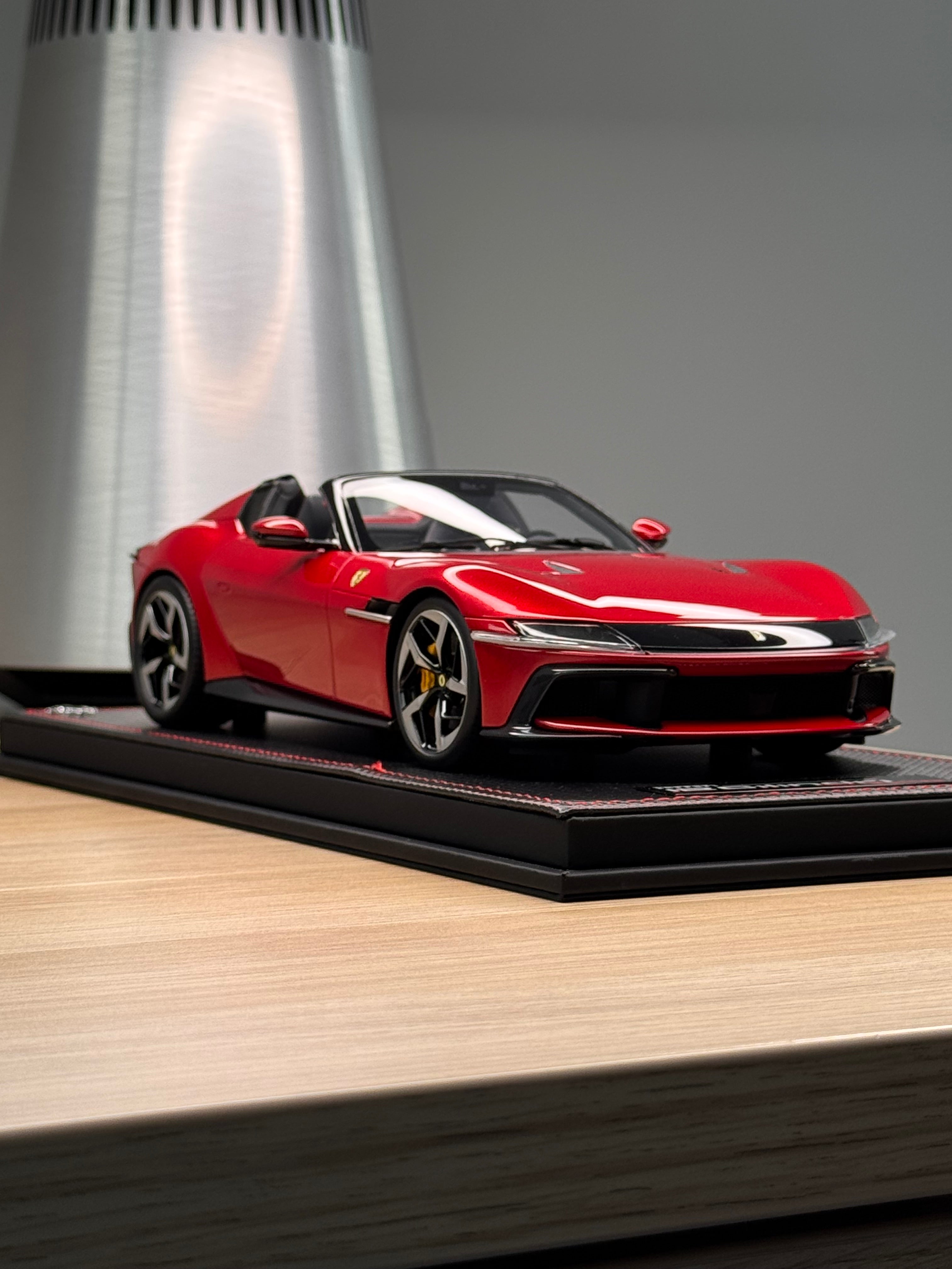 Ferrari 12 Cilindri Spider - Rosso Imola - 1:18