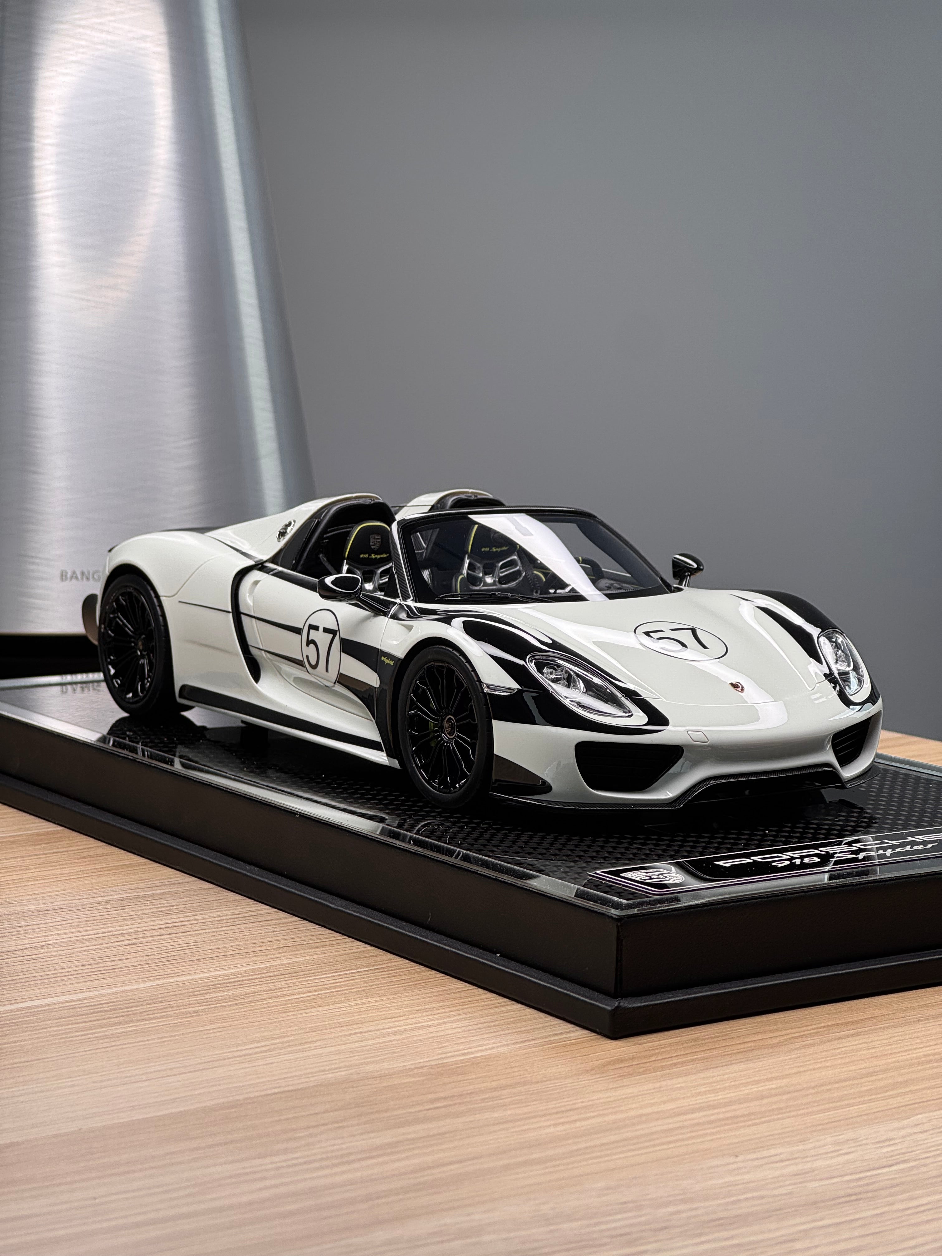 Porsche 918 Spyder - Luminous Green number 57 - 1:18