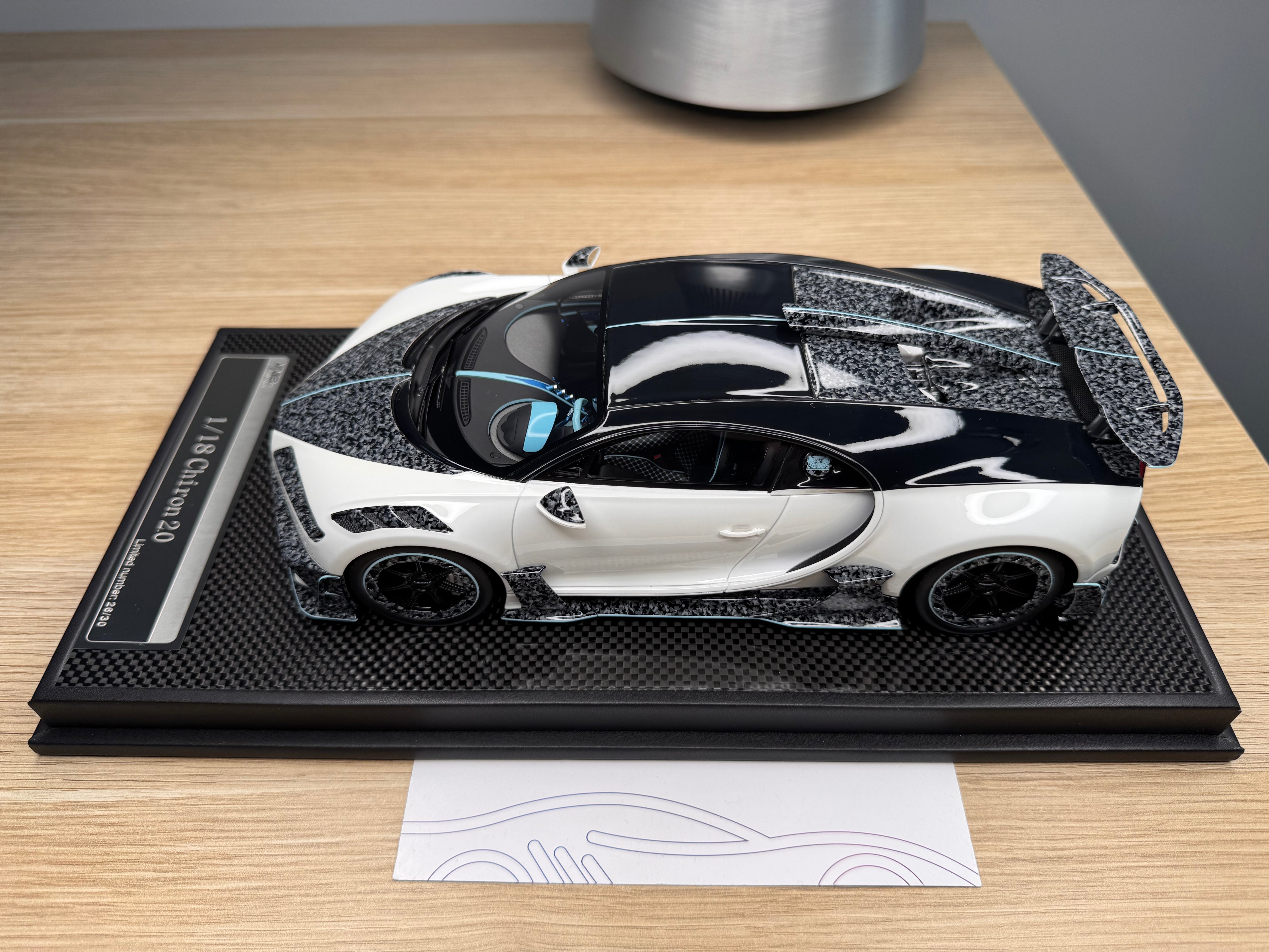 Bugatti Chiron 2.0 White with Luminous Blue - 1:18