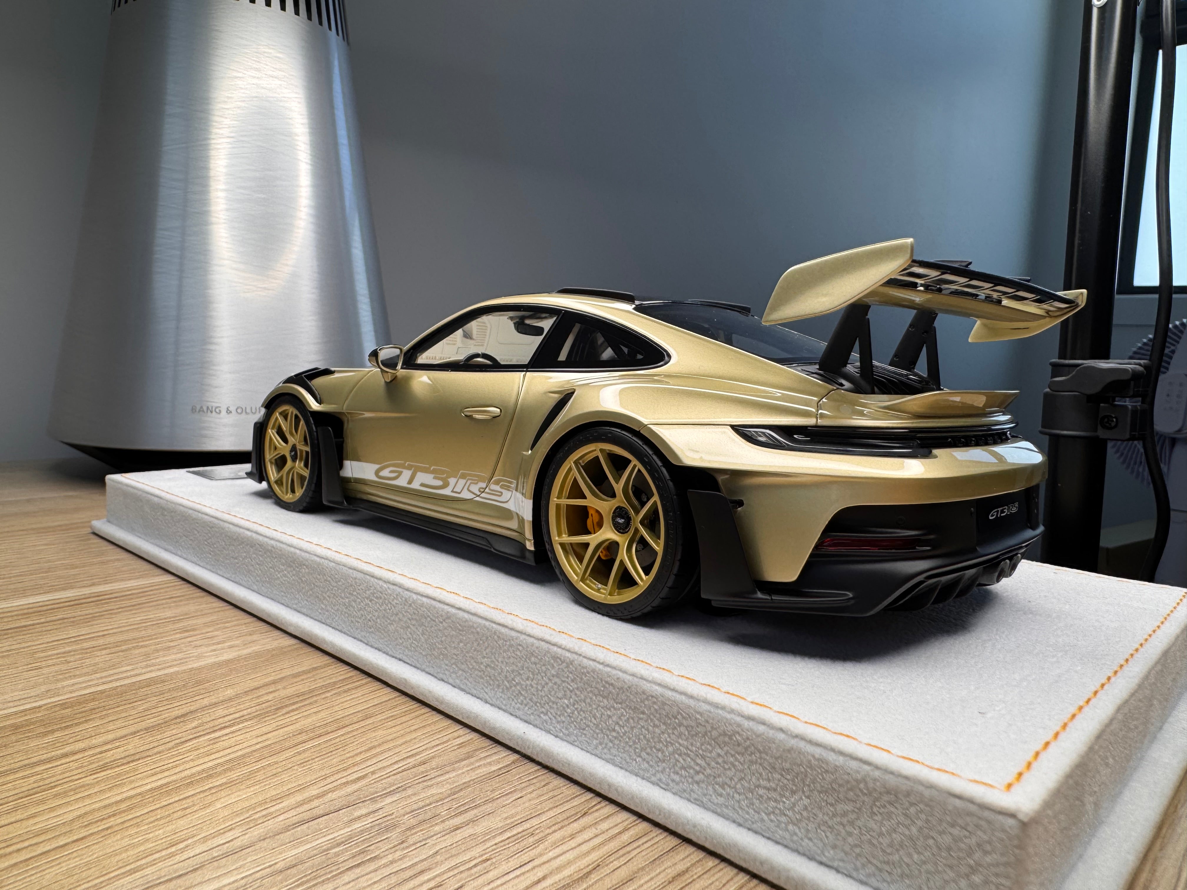 Porsche 911 992 GT3RS - Champagne Gold - 1:18