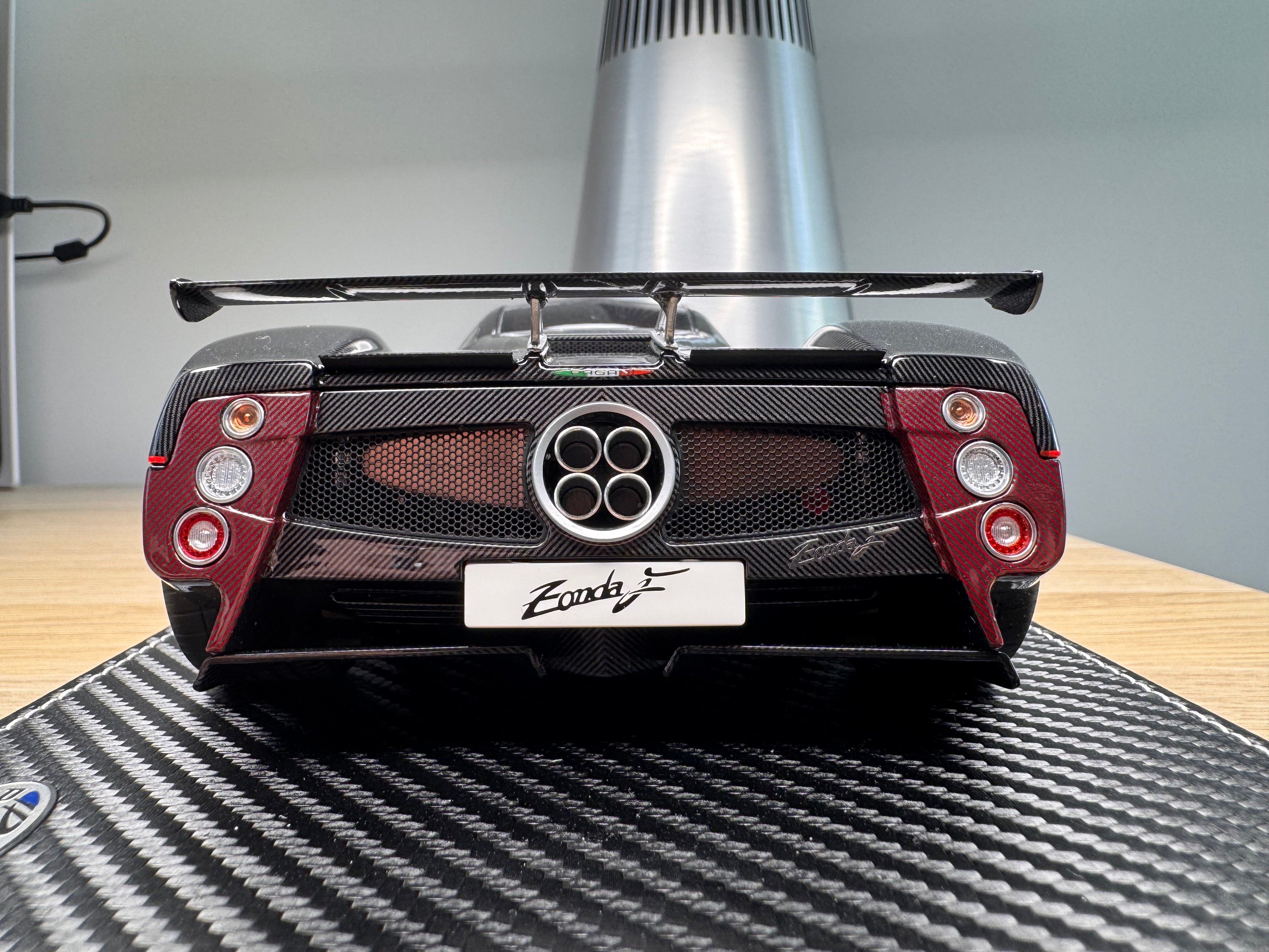 Pagani Zonda F - gloss carbon black OPEN PARTS - 1:18