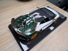 Load image into Gallery viewer, Lamborghini Aventador SVJ - Bianco Aether / Verde Hydra - 1:18
