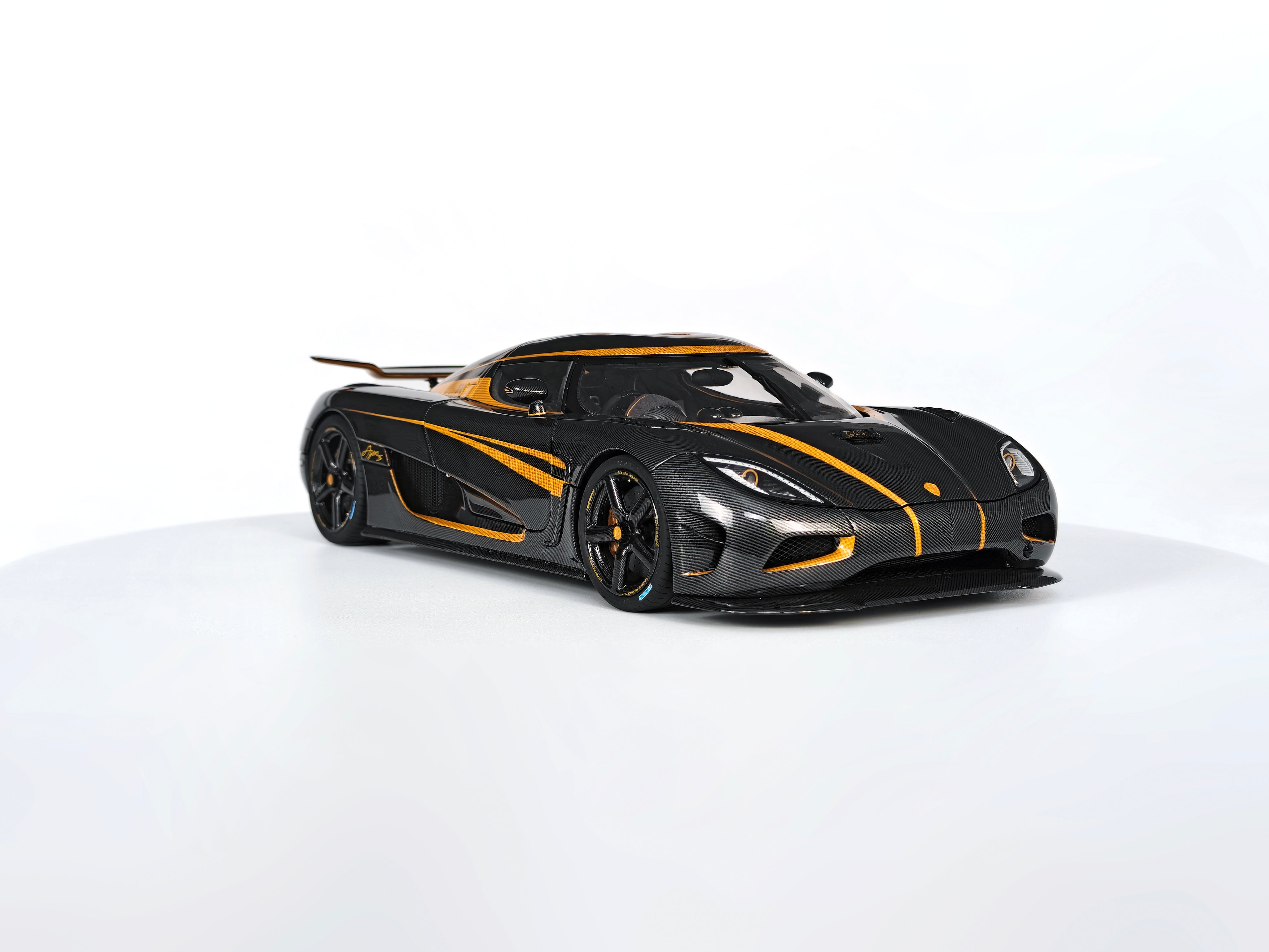 Koenigsegg Agera S - Hundra carbon gold OPEN PARTS - 1:18