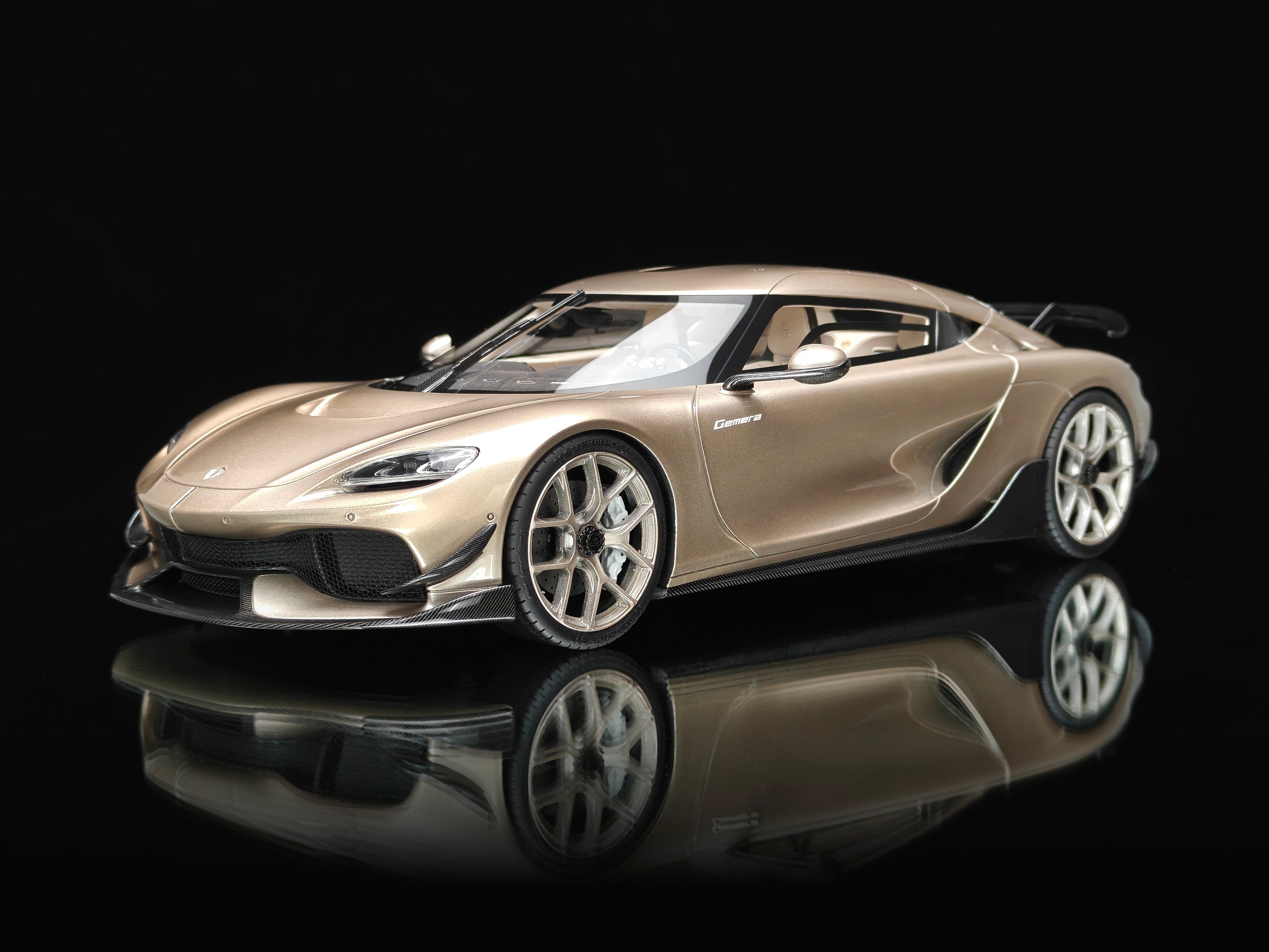 Koenigsegg Gemera - Champagne Gold - 1:18