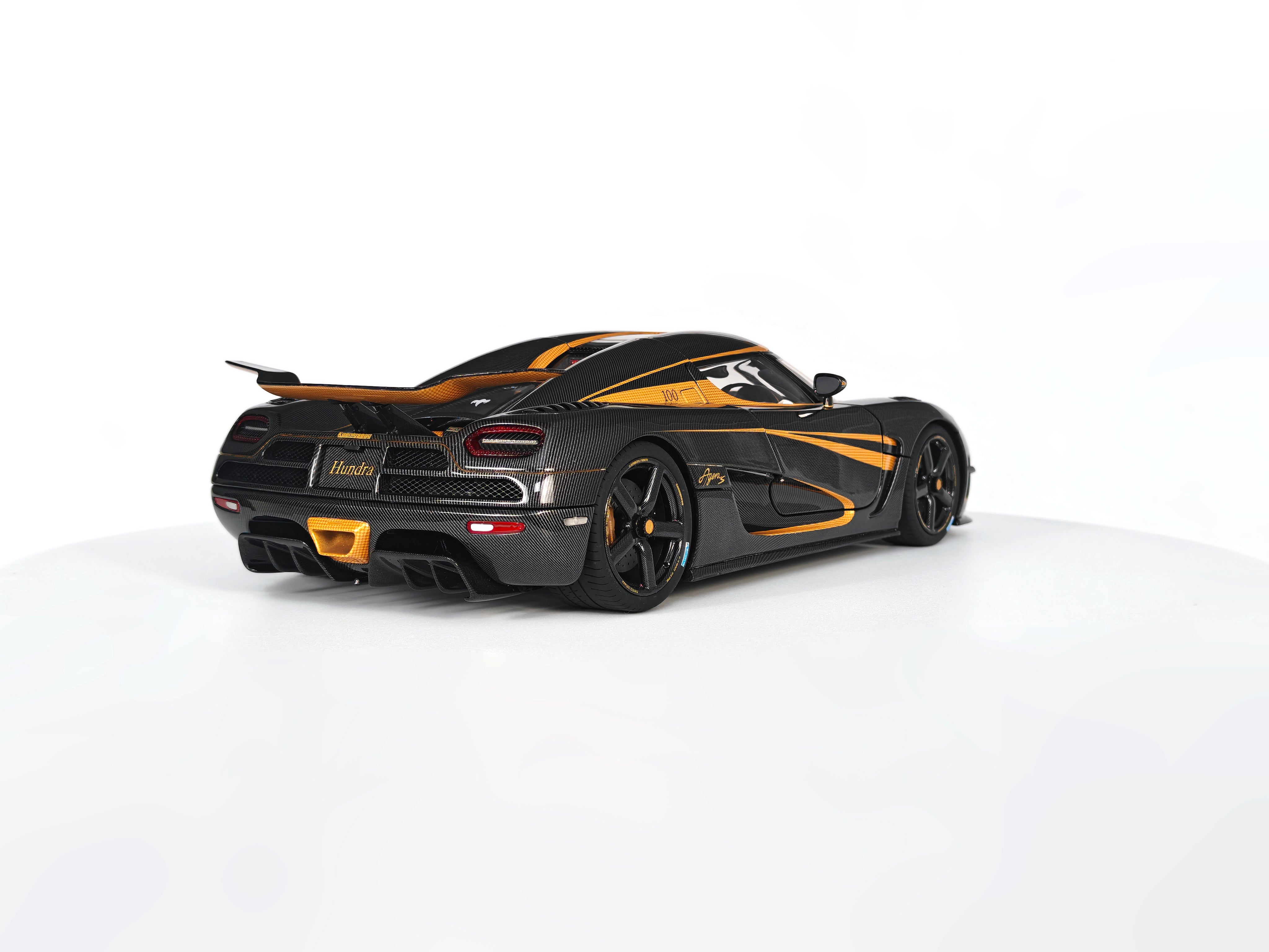 Koenigsegg Agera S - Hundra carbon gold OPEN PARTS - 1:18