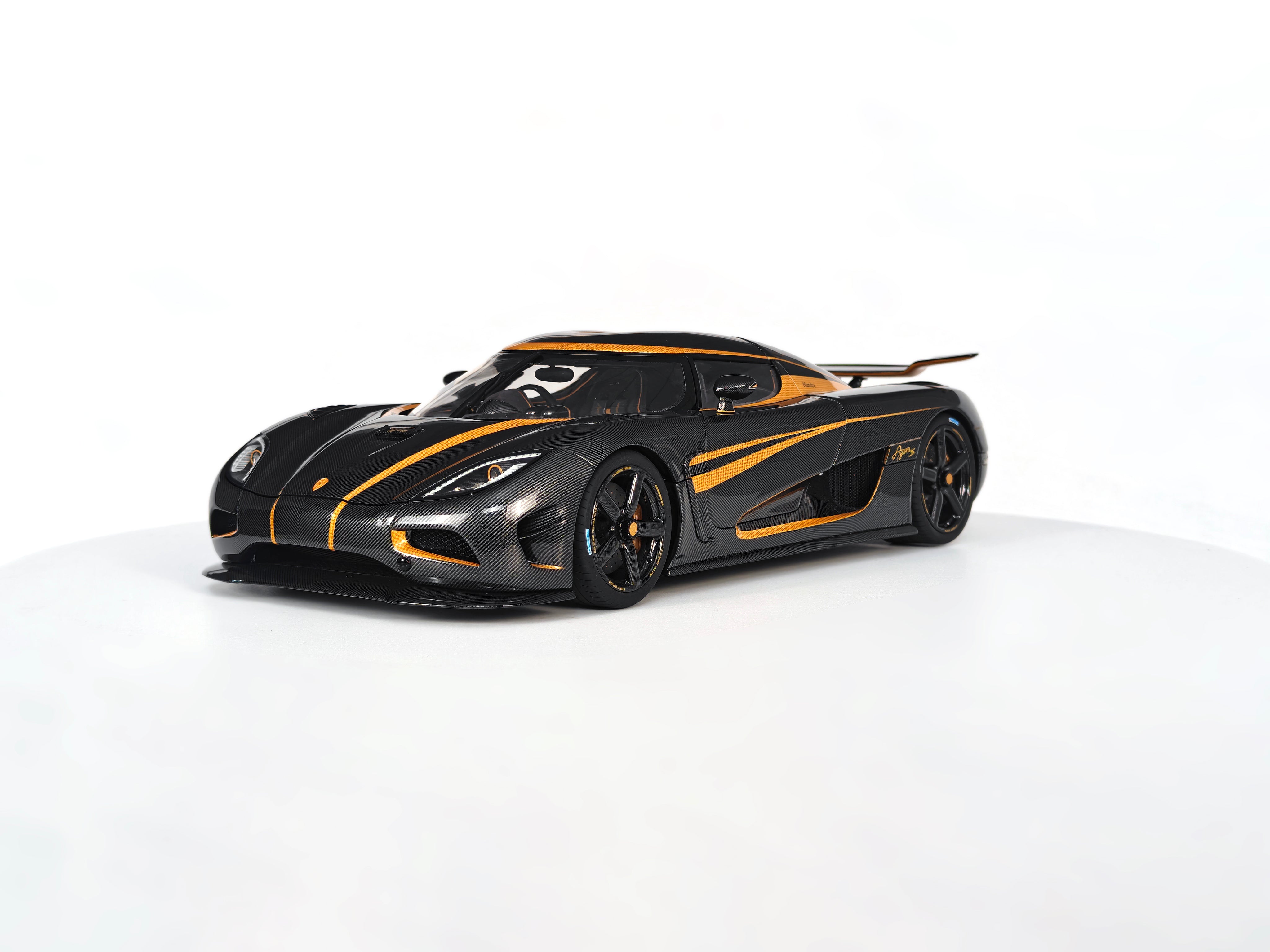 Koenigsegg Agera S - Hundra carbon gold OPEN PARTS - 1:18