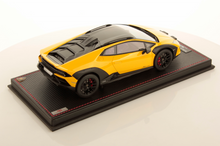 Load image into Gallery viewer, Lamborghini Huracan Sterrato - Giallo - 1:18
