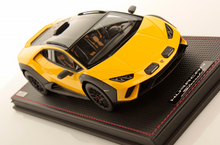 Load image into Gallery viewer, Lamborghini Huracan Sterrato - Giallo - 1:18
