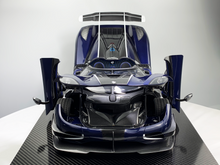 Load image into Gallery viewer, Koenigsegg One:1 Blue Carbon open parts - 1:8
