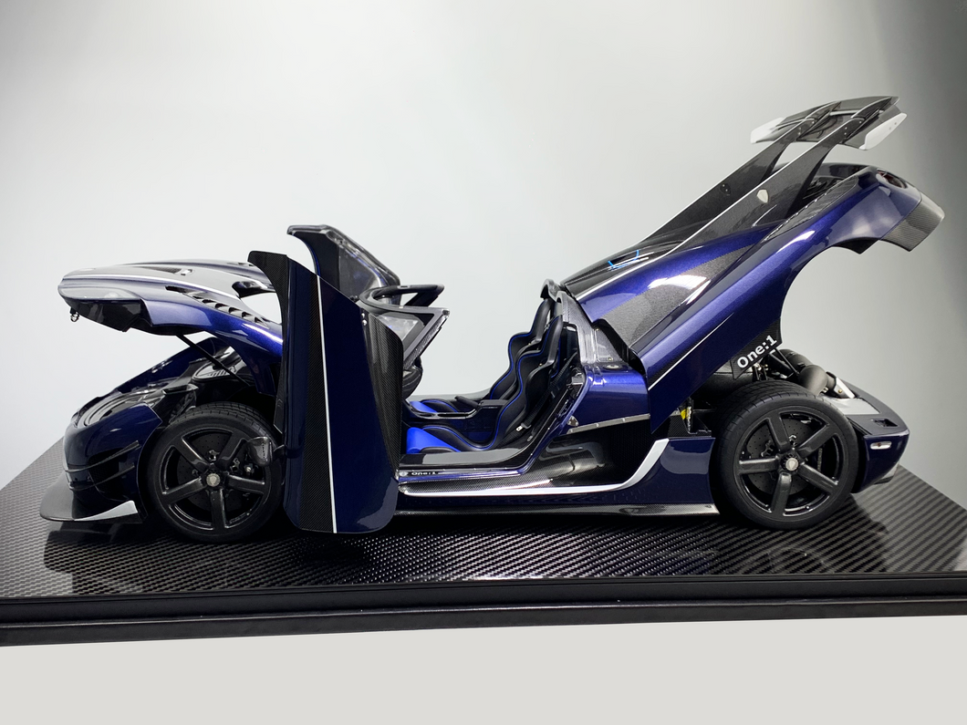 Koenigsegg One:1 Blue Carbon open parts - 1:8