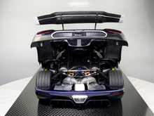 Load image into Gallery viewer, Koenigsegg One:1 Blue Carbon open parts - 1:8
