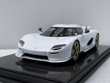 Load image into Gallery viewer, Koenigsegg CC850 - crystal white gold wheels - 1:18
