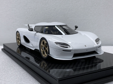 Load image into Gallery viewer, Koenigsegg CC850 - crystal white gold wheels - 1:18
