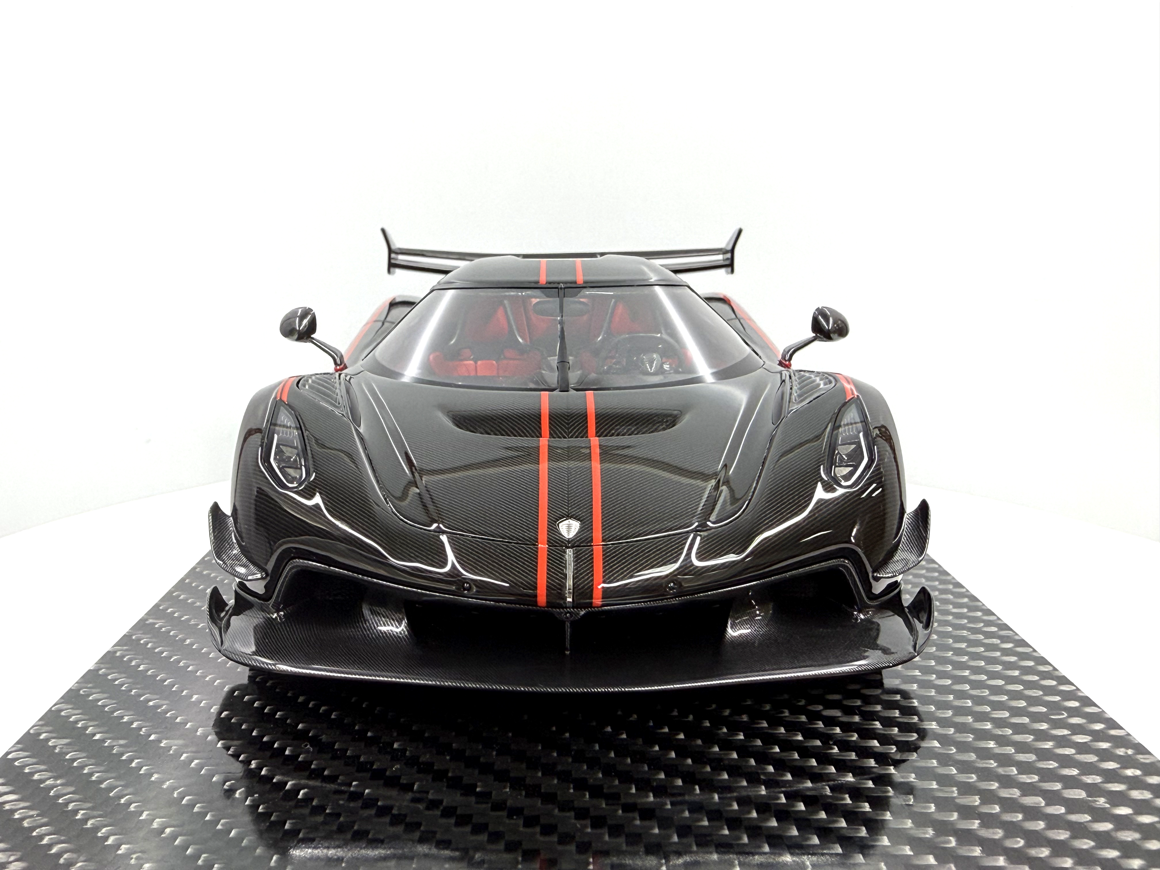 Koenigsegg Jesko PMC Special Project - dark tinted clear carbon - 1:18