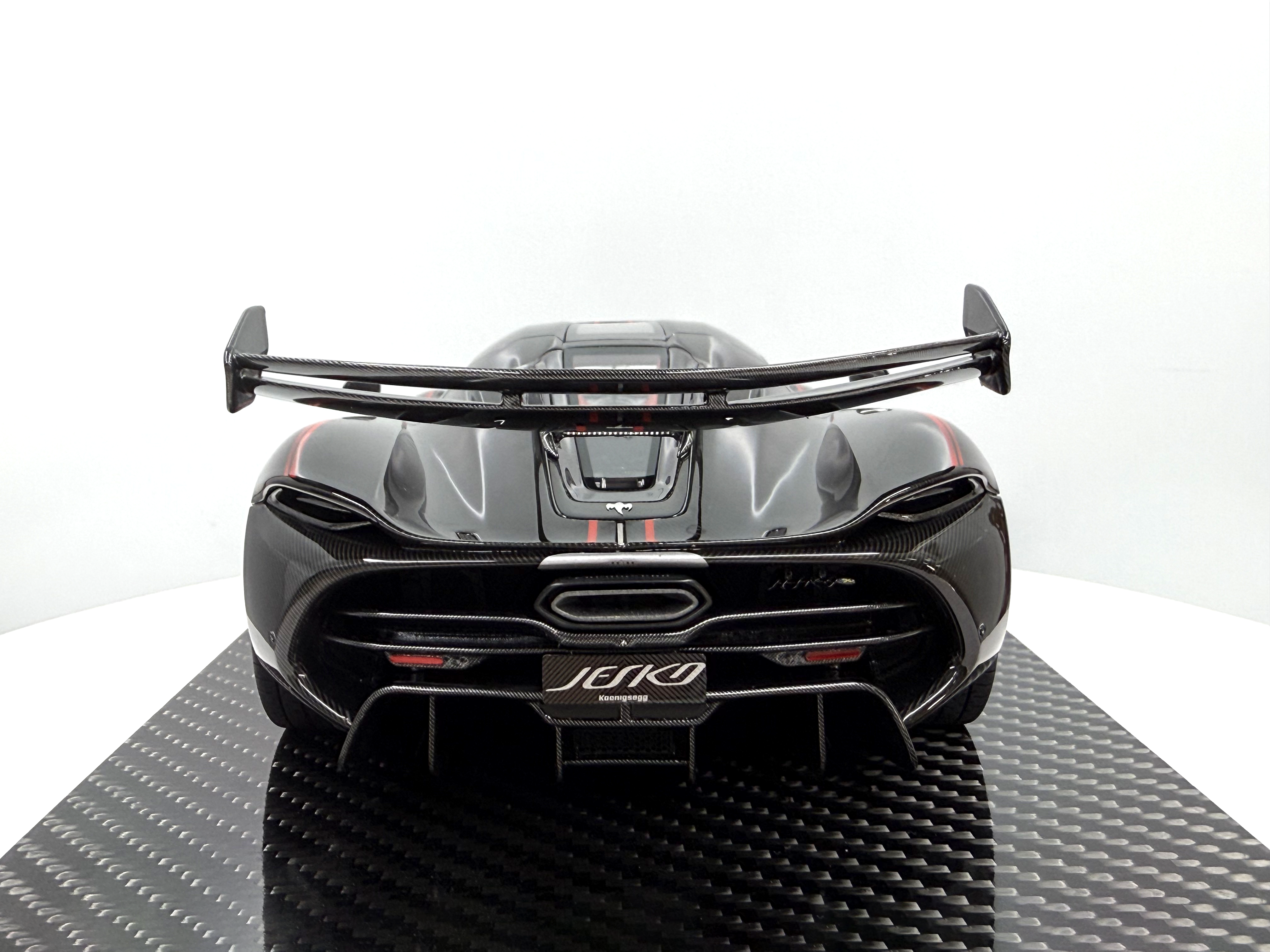 Koenigsegg Jesko PMC Special Project - dark tinted clear carbon - 1:18