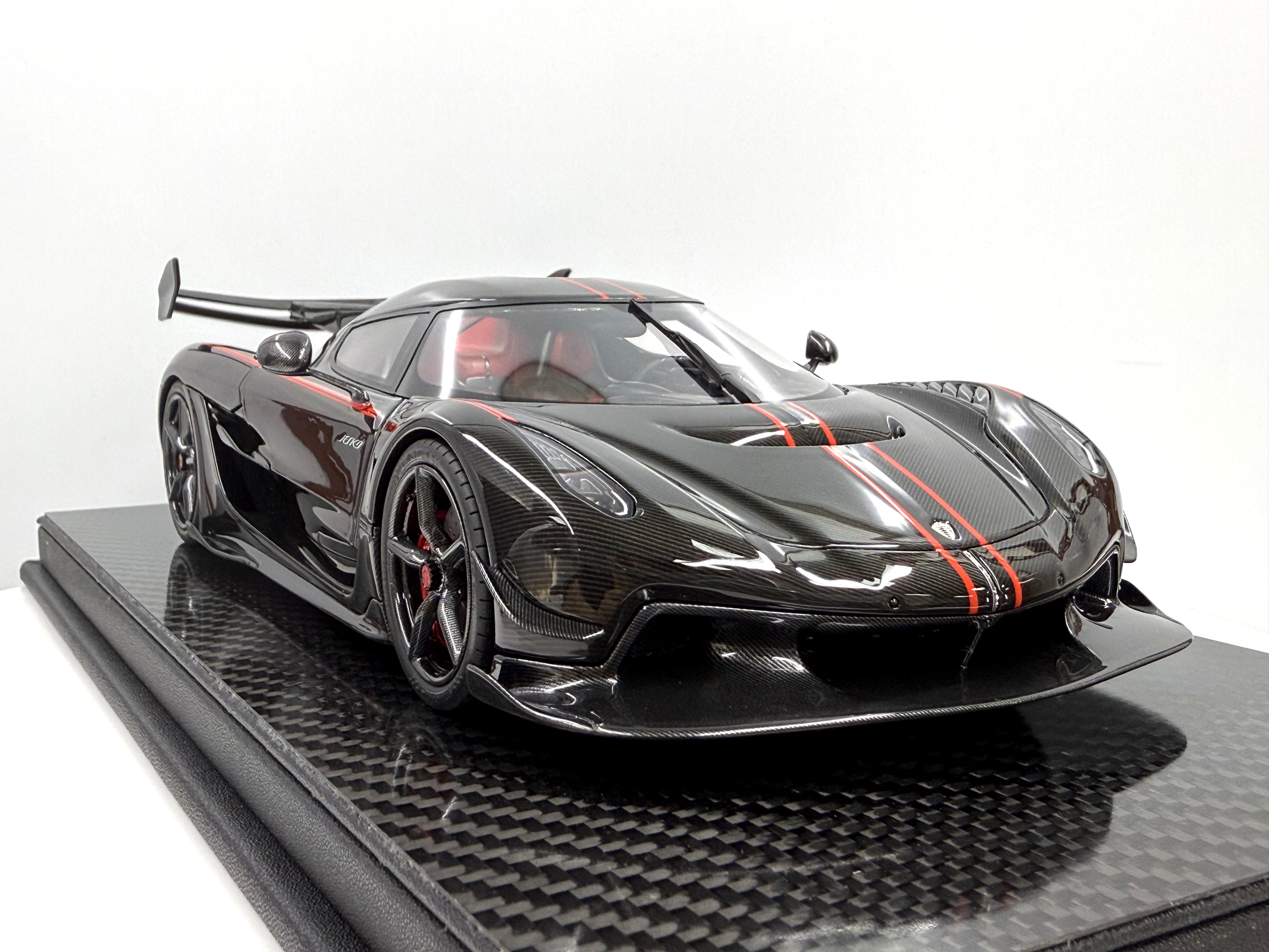 Koenigsegg Jesko PMC Special Project - dark tinted clear carbon - 1:18