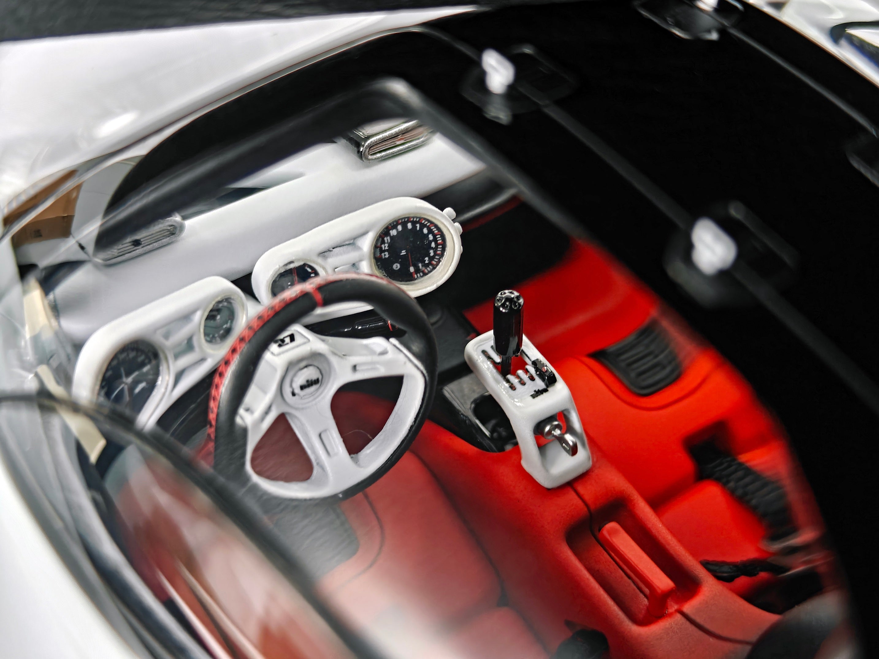 Nilu27 - White - 1:18