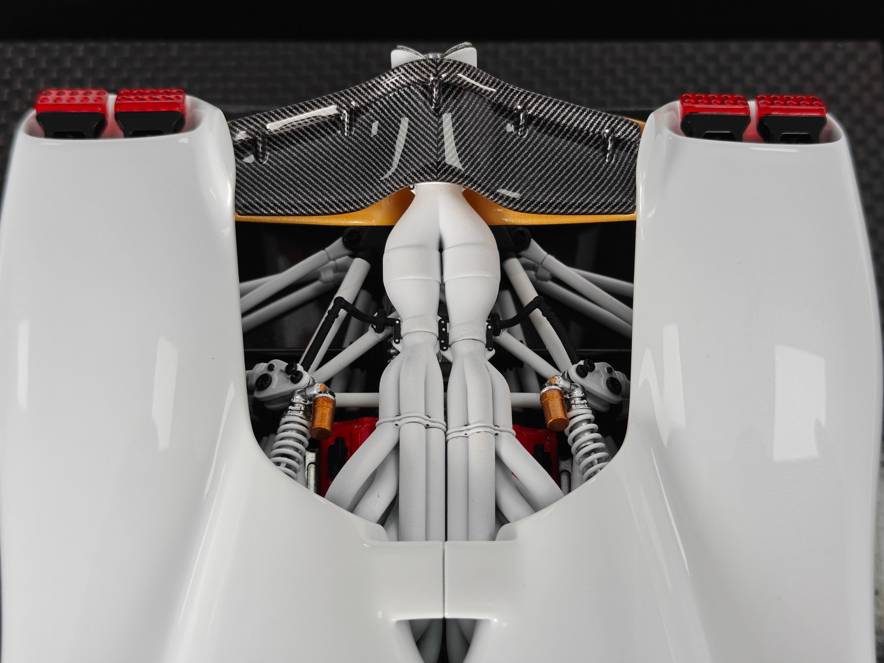 Nilu27 - White - 1:18