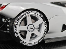 Load image into Gallery viewer, Nilu27 - White - 1:18
