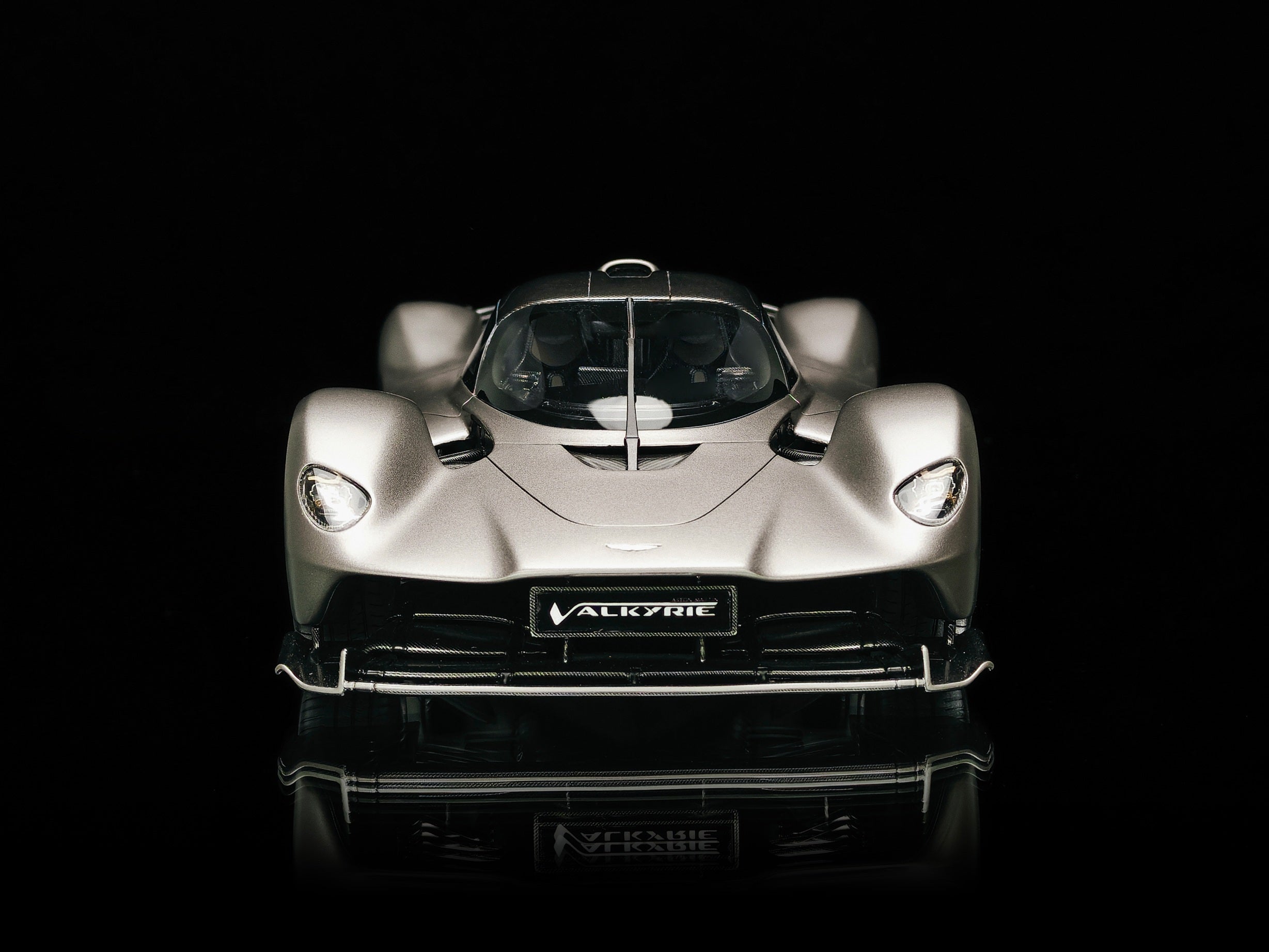 Aston Martin Valkyrie - Satin Scintilla Silver - 1:18