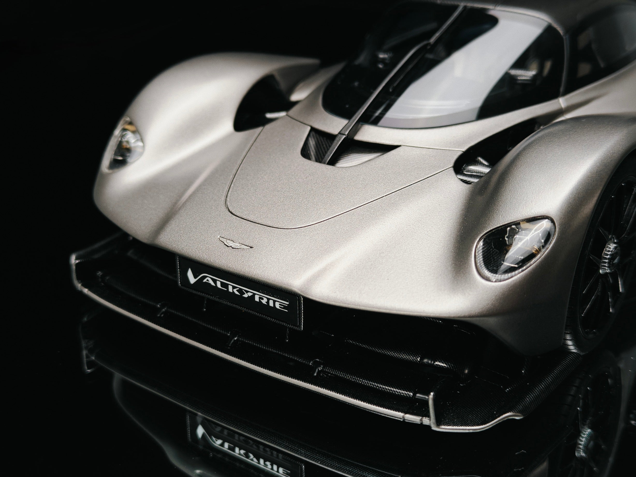Aston Martin Valkyrie - Satin Scintilla Silver - 1:18