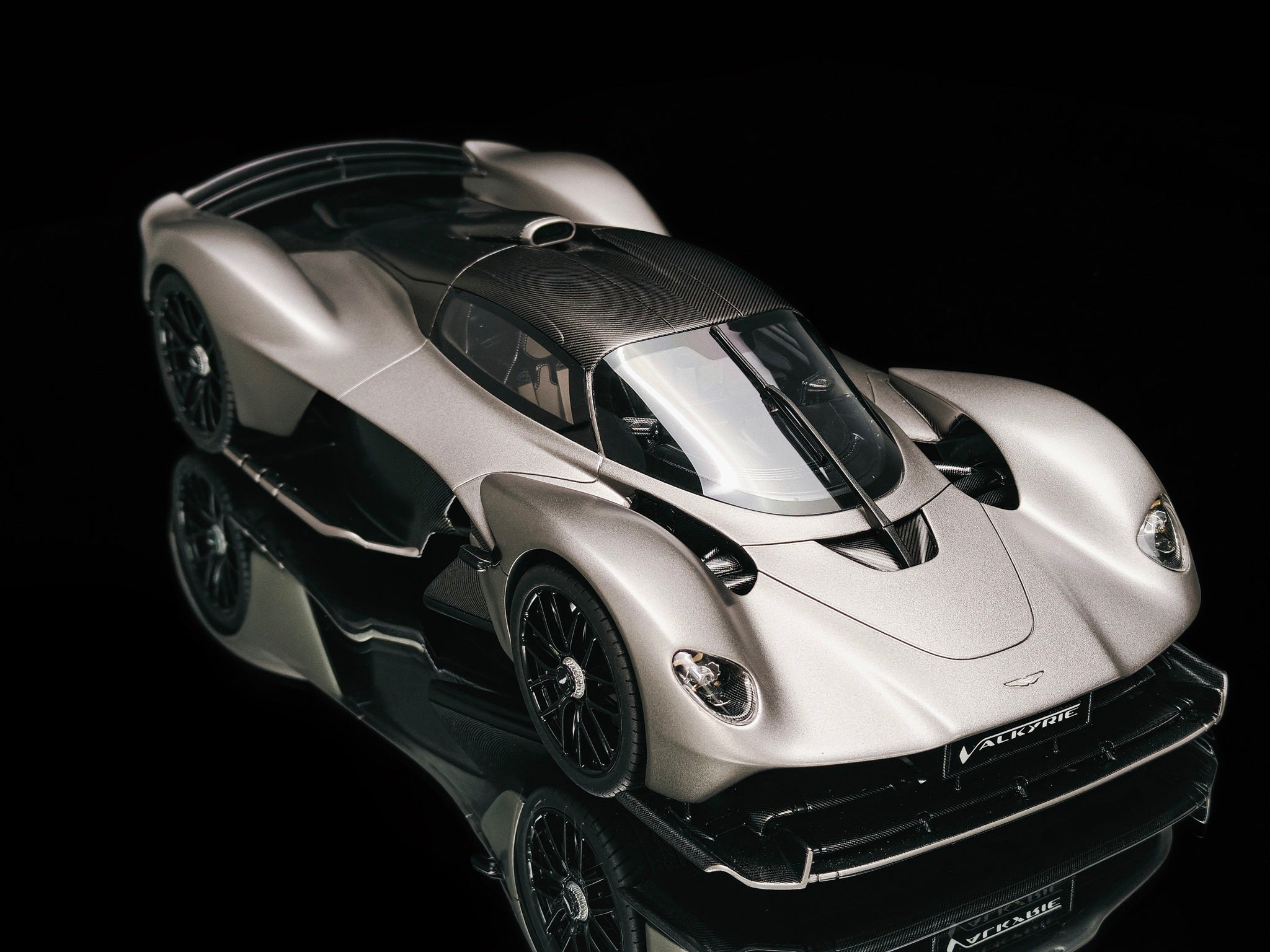 Aston Martin Valkyrie - Satin Scintilla Silver - 1:18