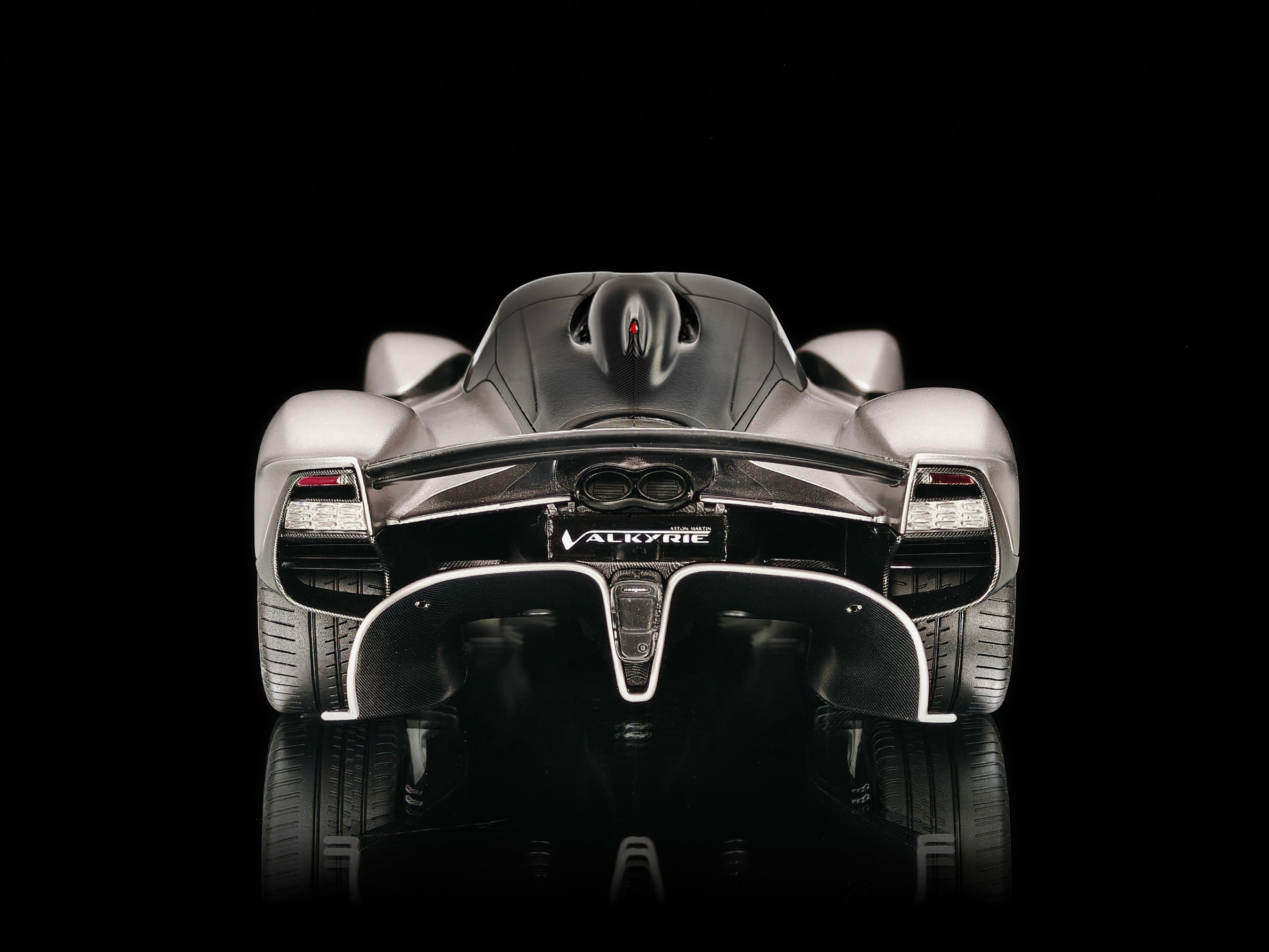 Aston Martin Valkyrie - Satin Scintilla Silver - 1:18