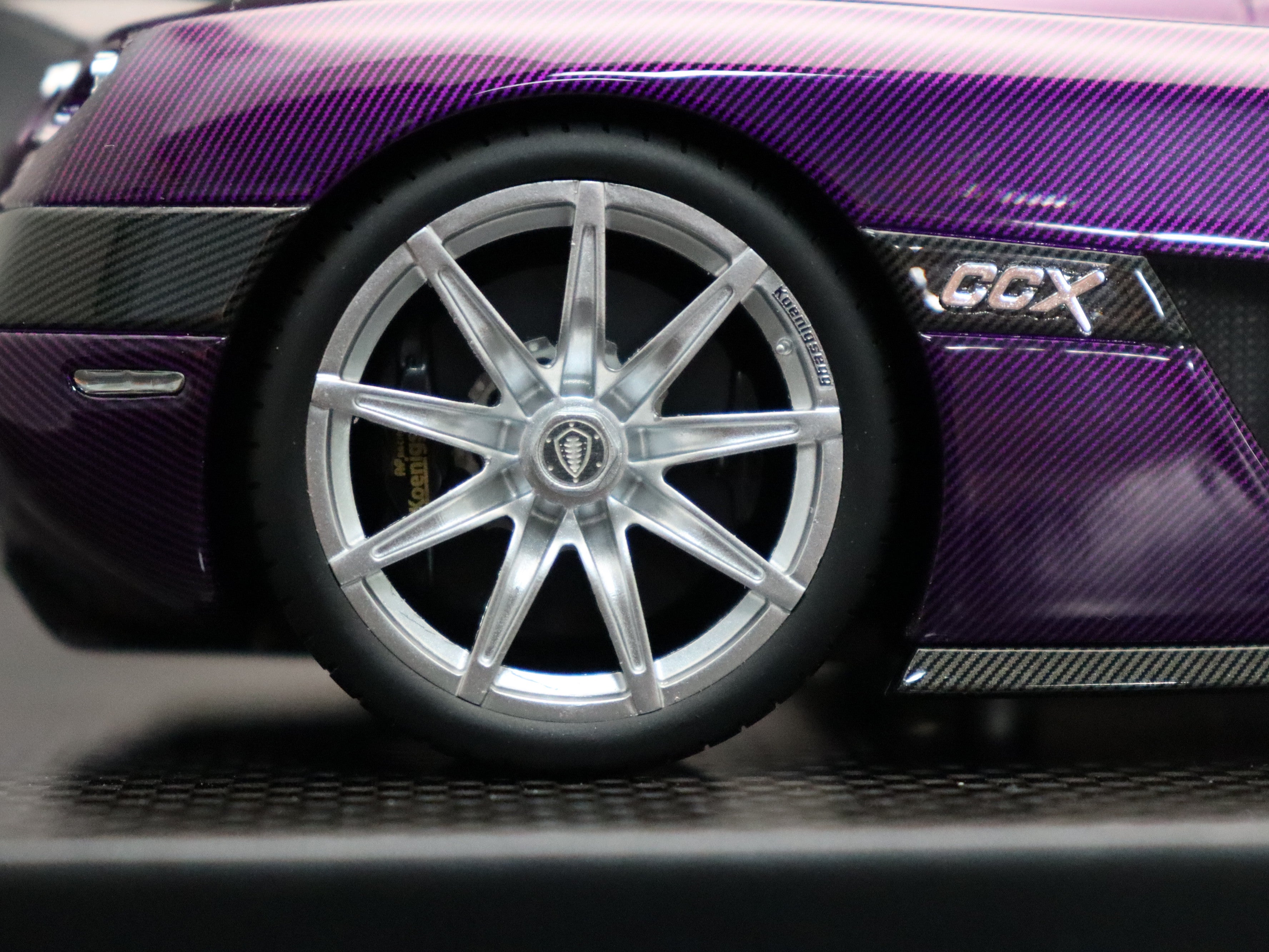 Koenigsegg CCX - Purple Carbon - 1:18