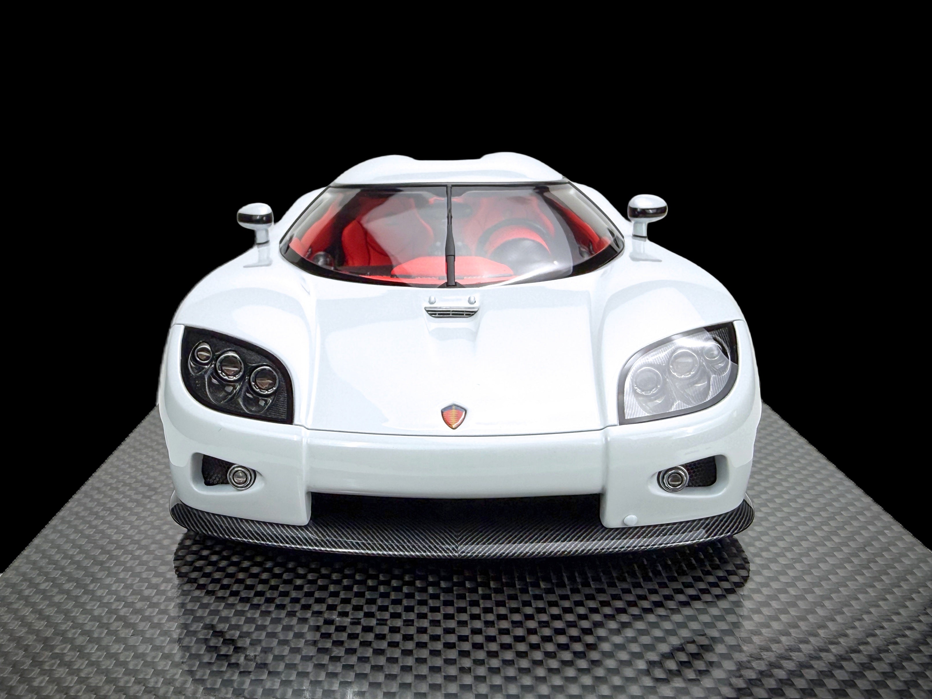 Koenigsegg CCX 7063 PMC Special Project - pearl white - 1:18