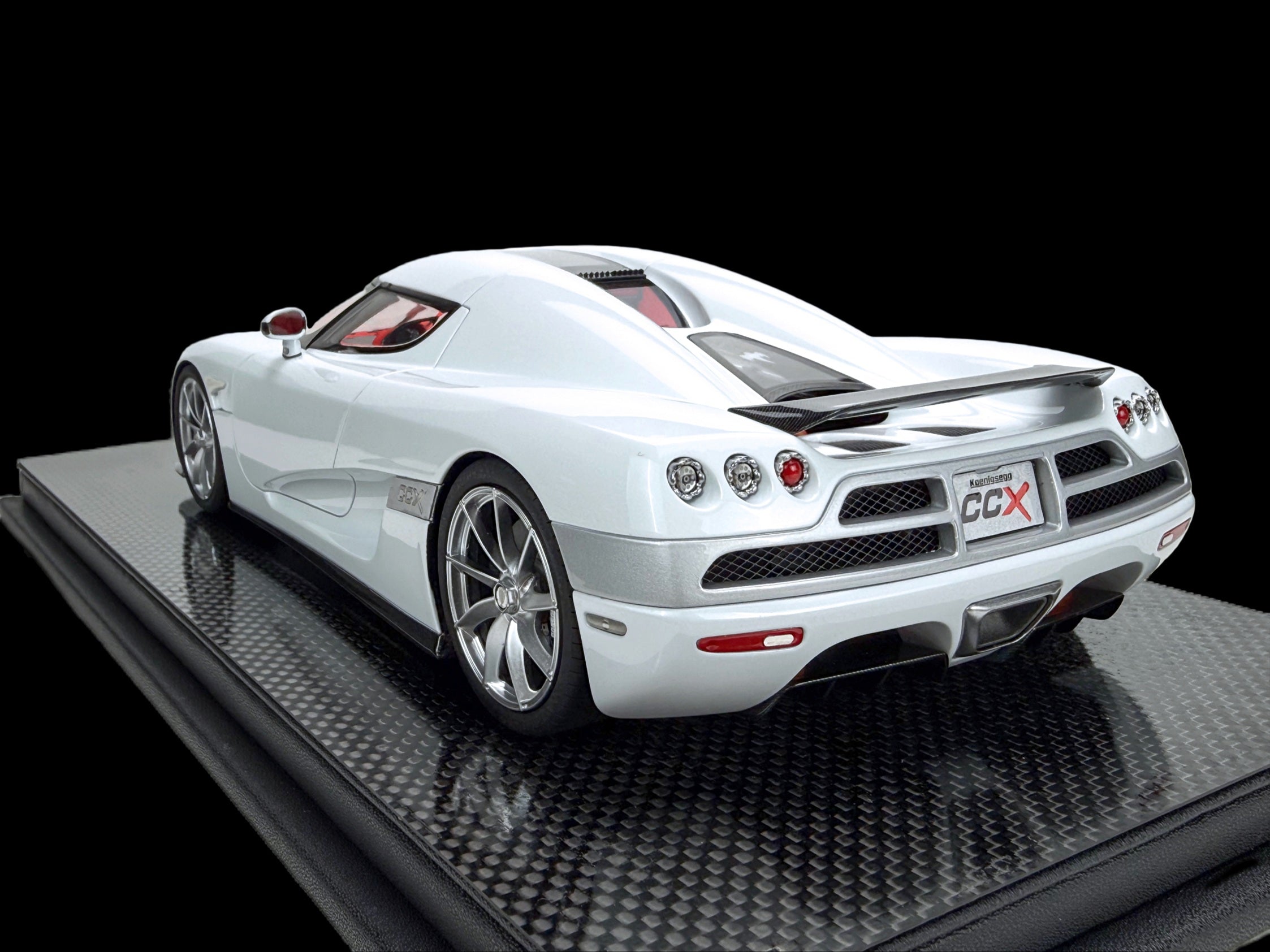 Koenigsegg CCX 7063 PMC Special Project - pearl white - 1:18