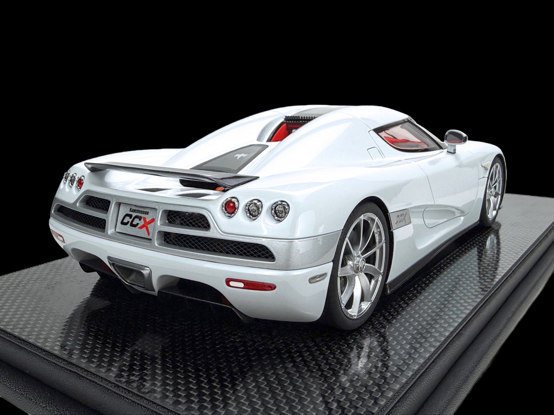 Koenigsegg CCX 7063 PMC Special Project - pearl white - 1:18
